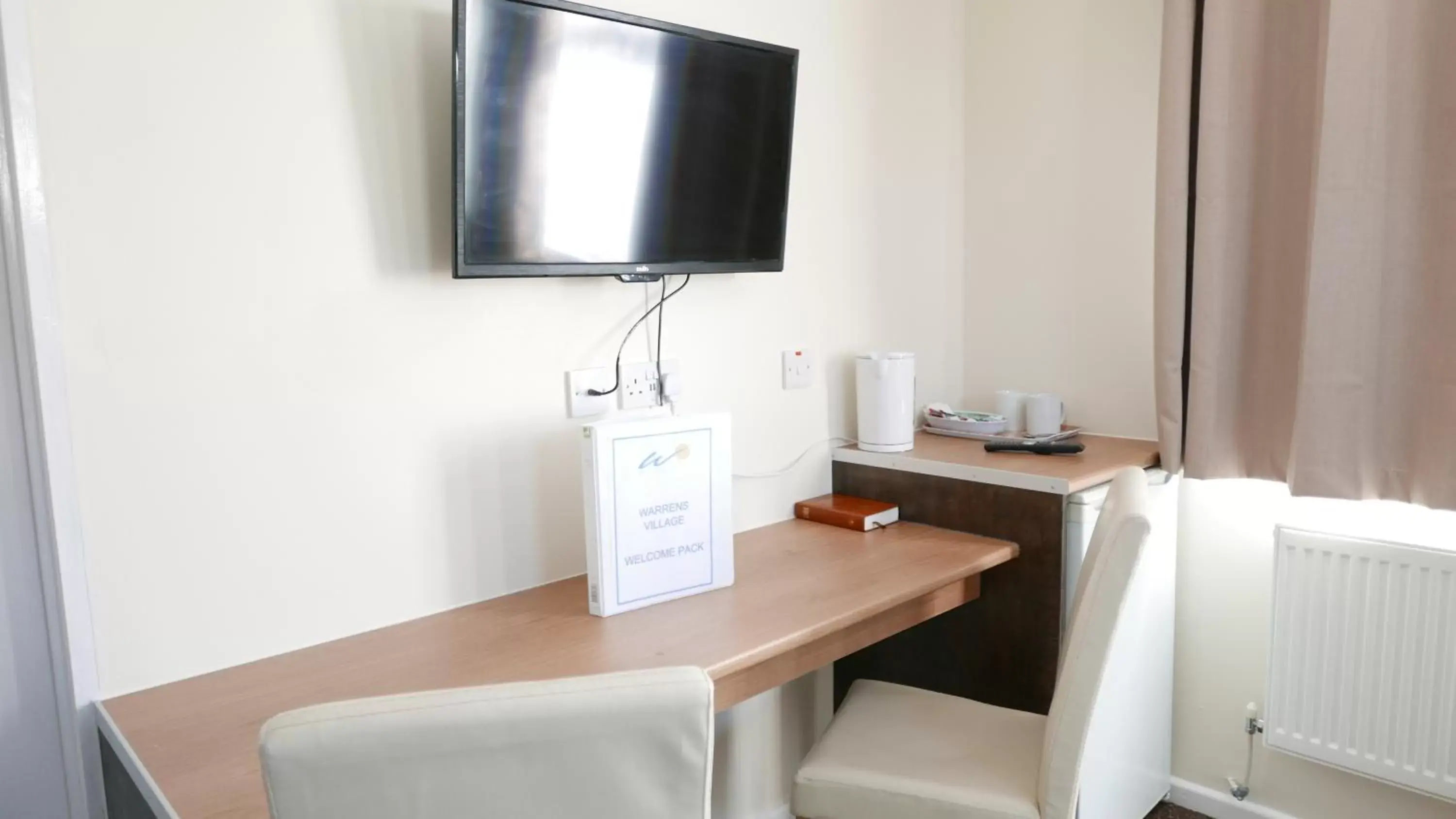 Twin Room in Warrens Village Motel and Self Catering Twin Room in Warrens Village Motel and Self Catering