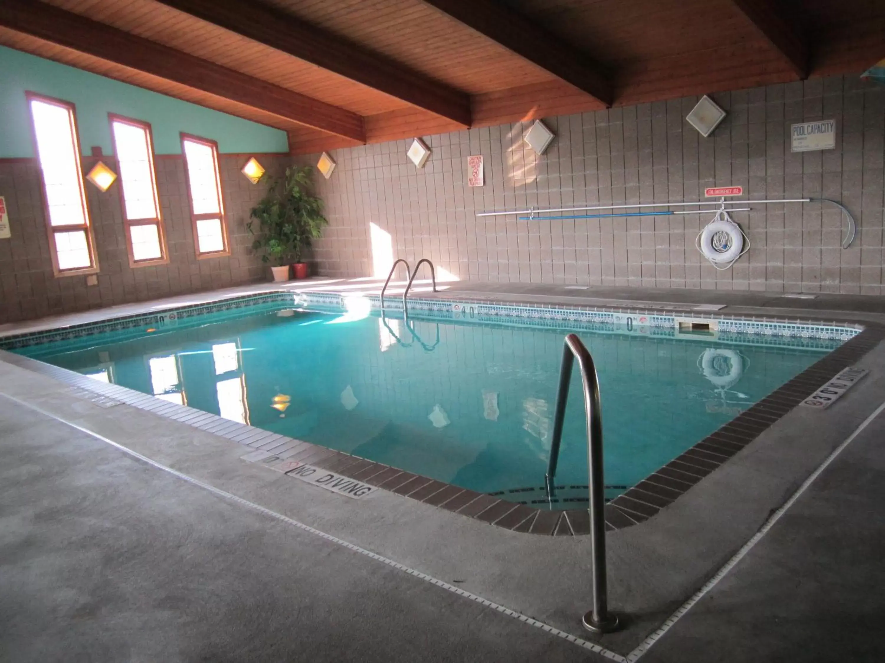 Swimming Pool in Americas Best Value Inn Sauk Centre