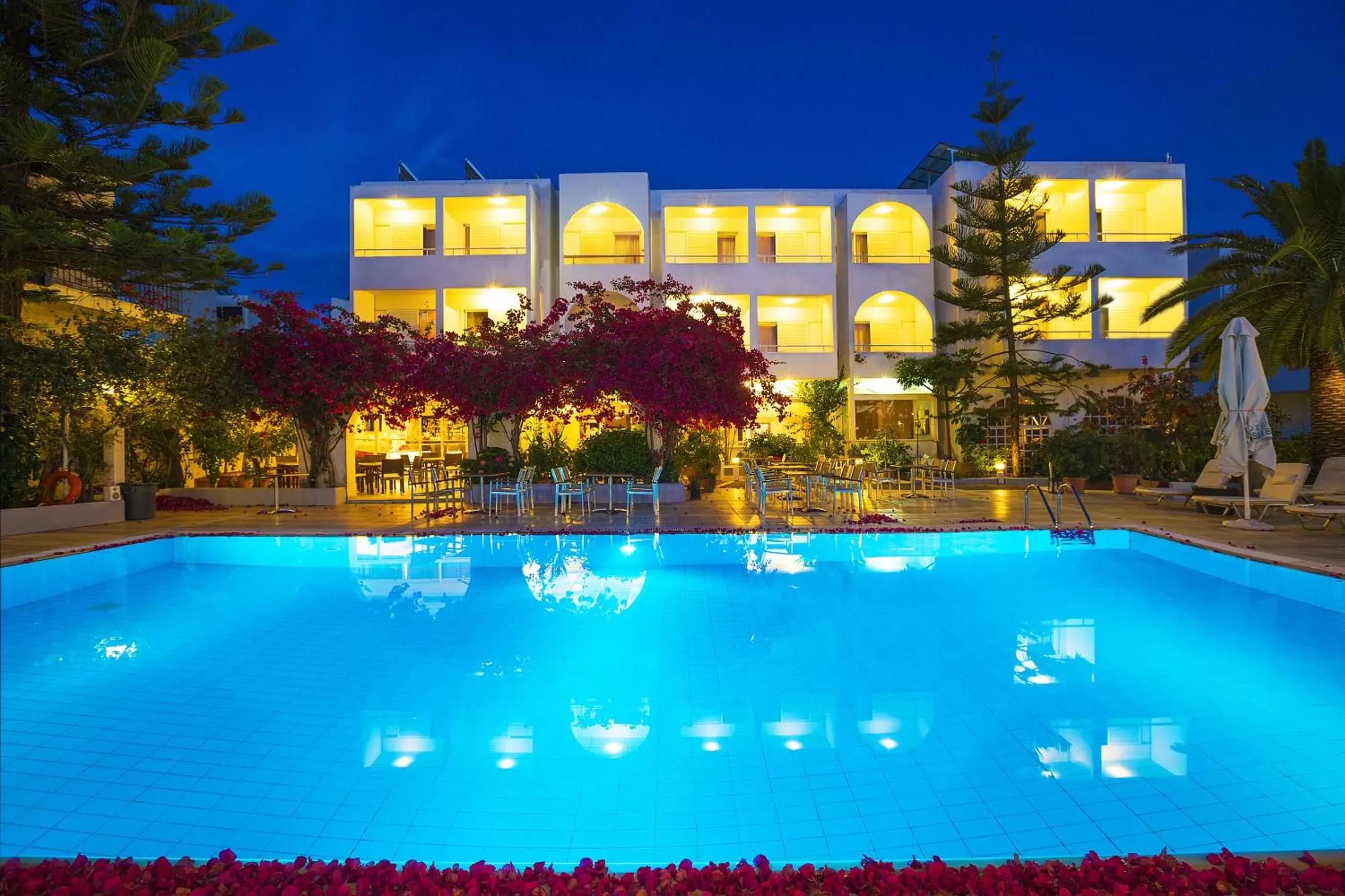 Facade/entrance, Swimming Pool in Kyparissia Beach Hotel