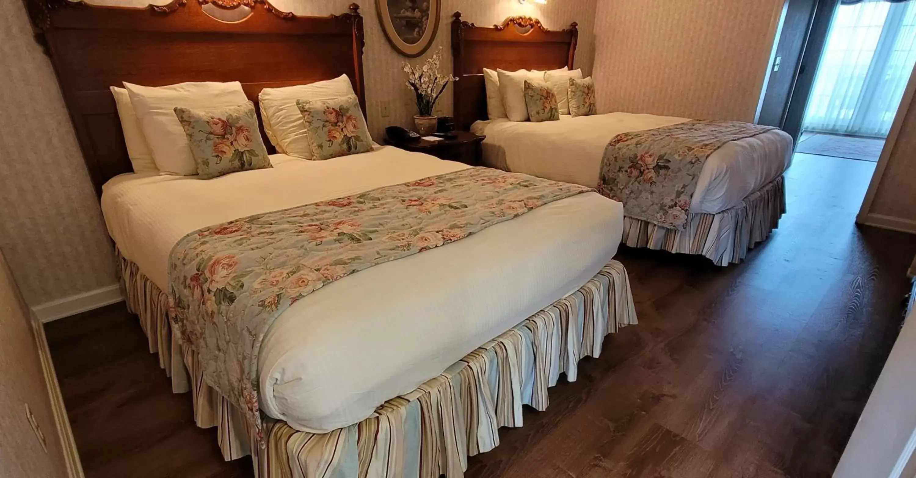 Bedroom, Bed in Boardwalk Plaza Hotel