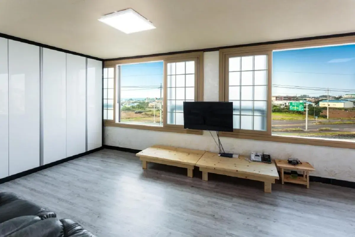 Living room, TV/Entertainment Center in Jeju Wayo Pension