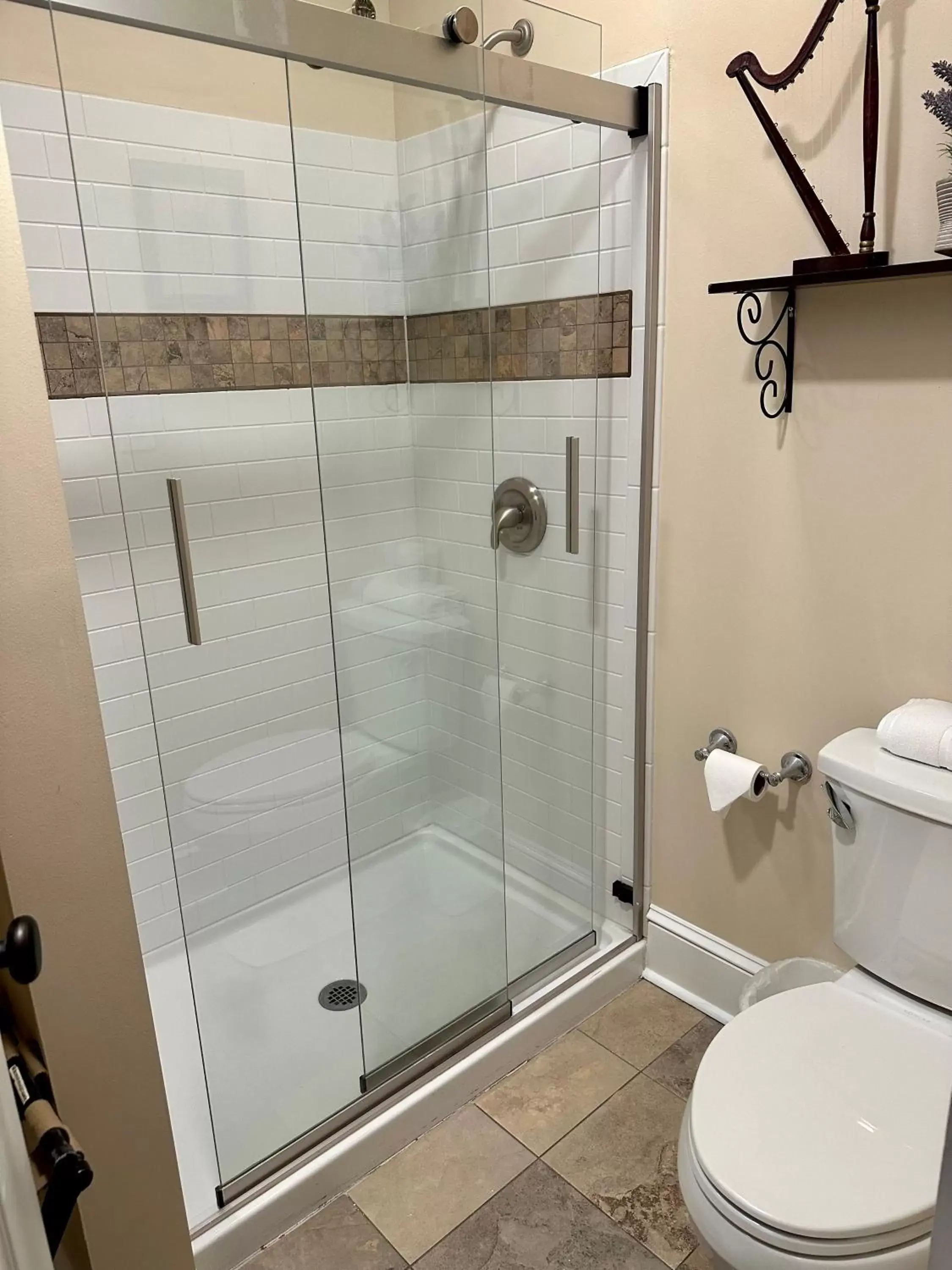 Shower, Bathroom in Red Rocker Inn
