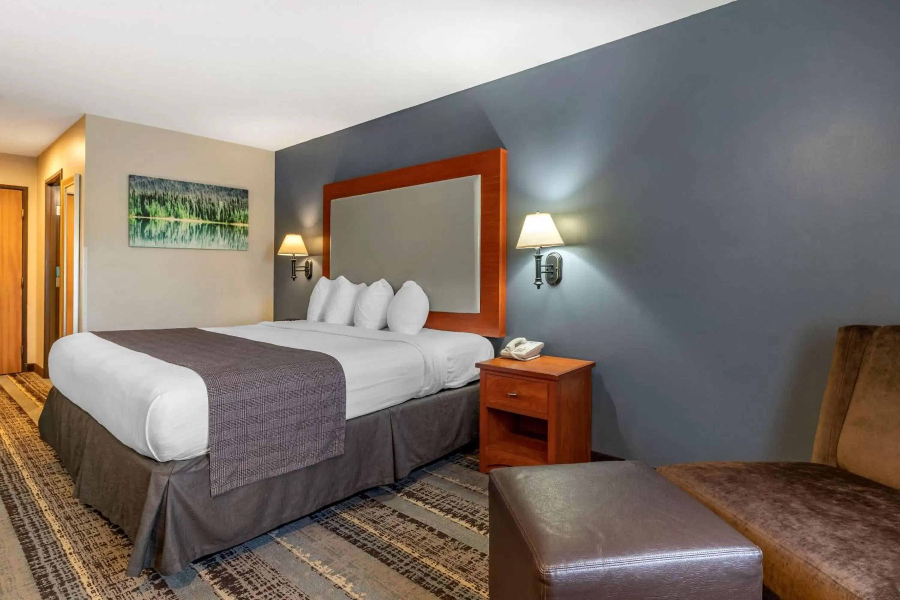 Bedroom, Bed in Best Western Newberg Inn