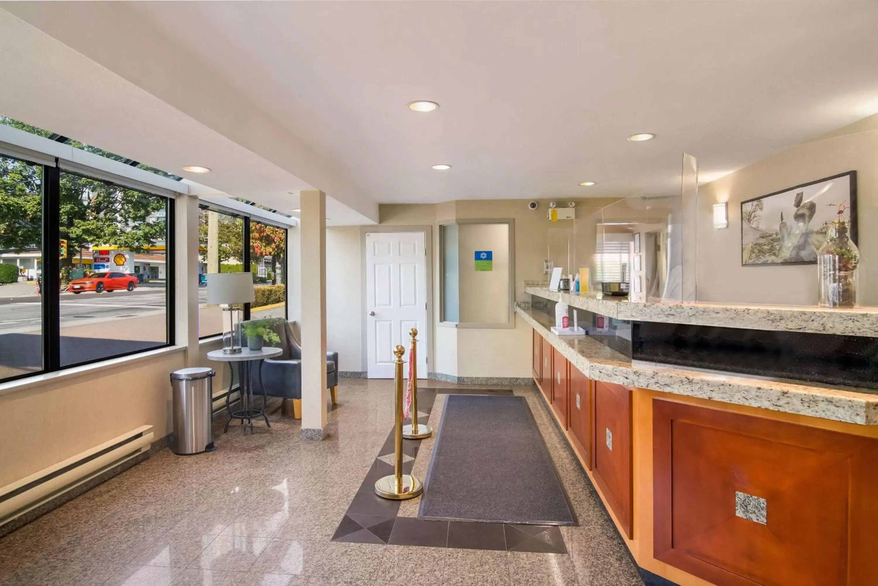 Lobby or reception, Kitchen/Kitchenette in SureStay Hotel by Best Western North Vancouver Capilano