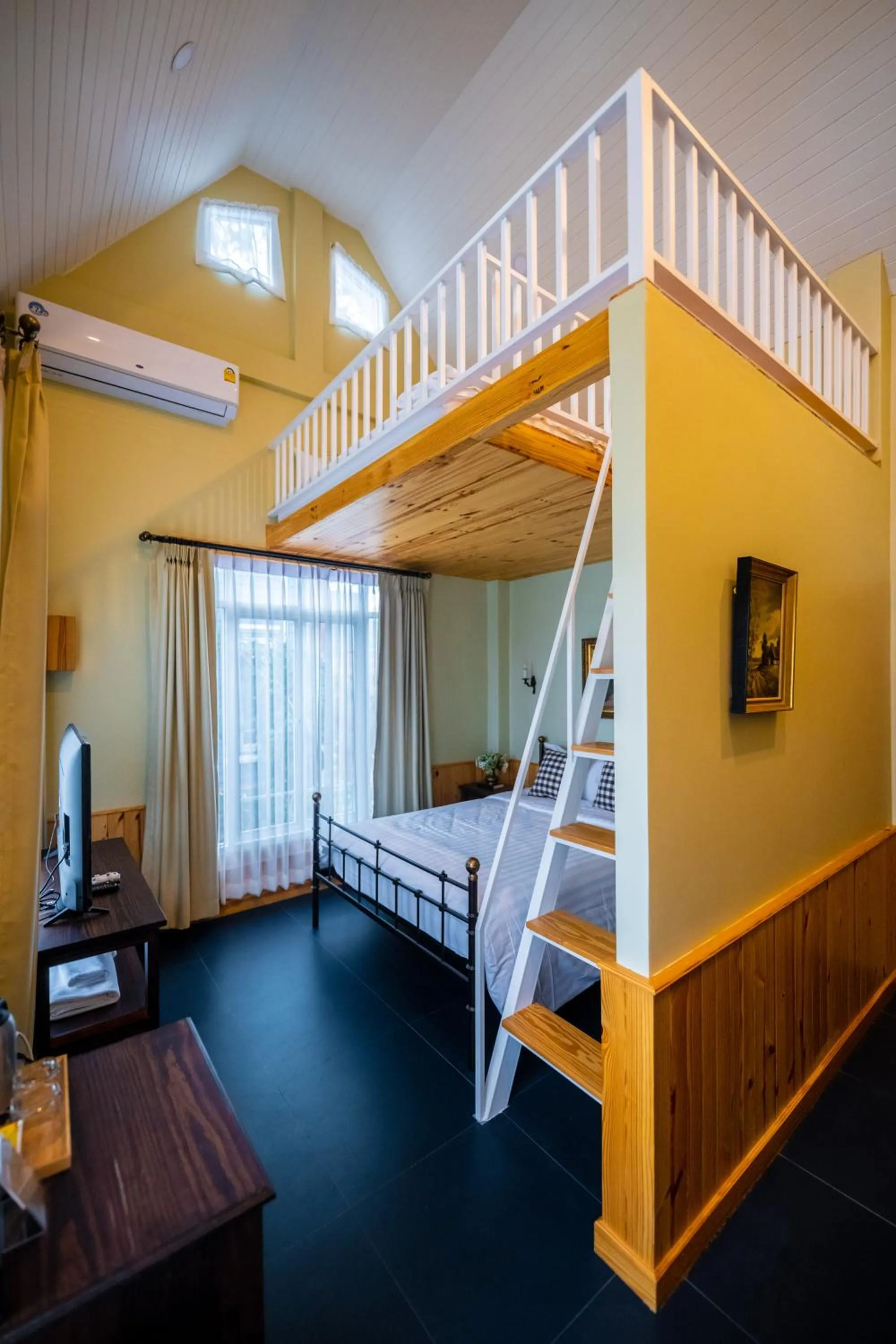 Photo of the whole room, Bed in Baroque Boutique Resort