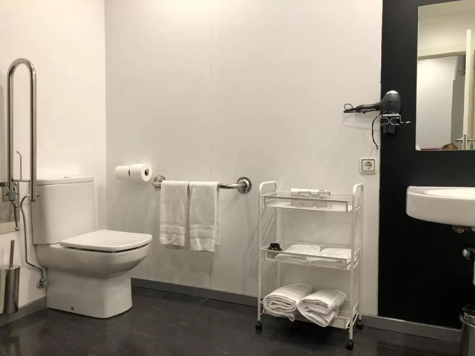 Bathroom in Mayerling Hotel