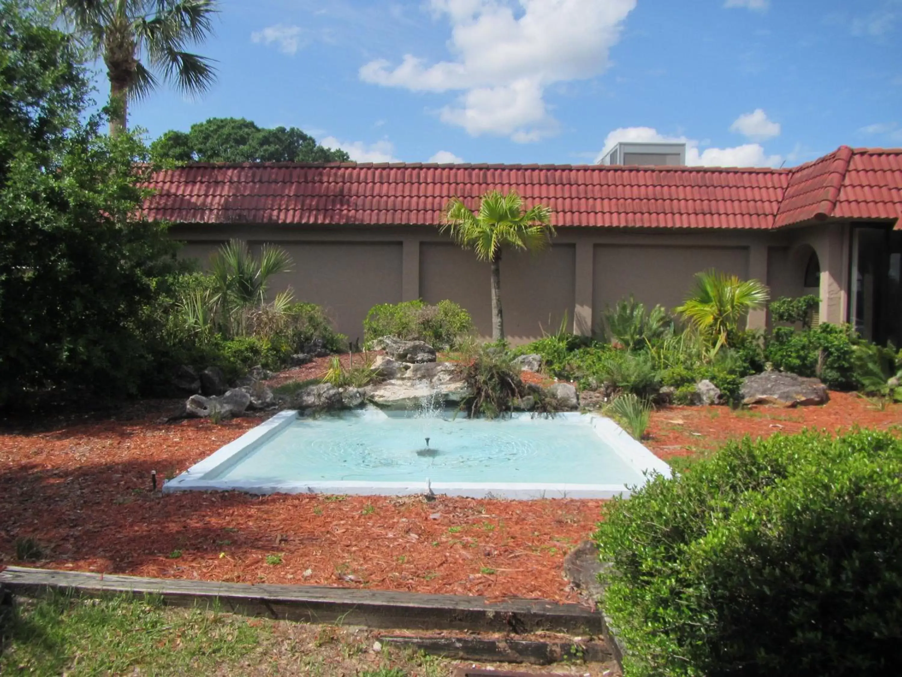 Garden in Motel 6-Spring Hill, FL - Weeki Wachee