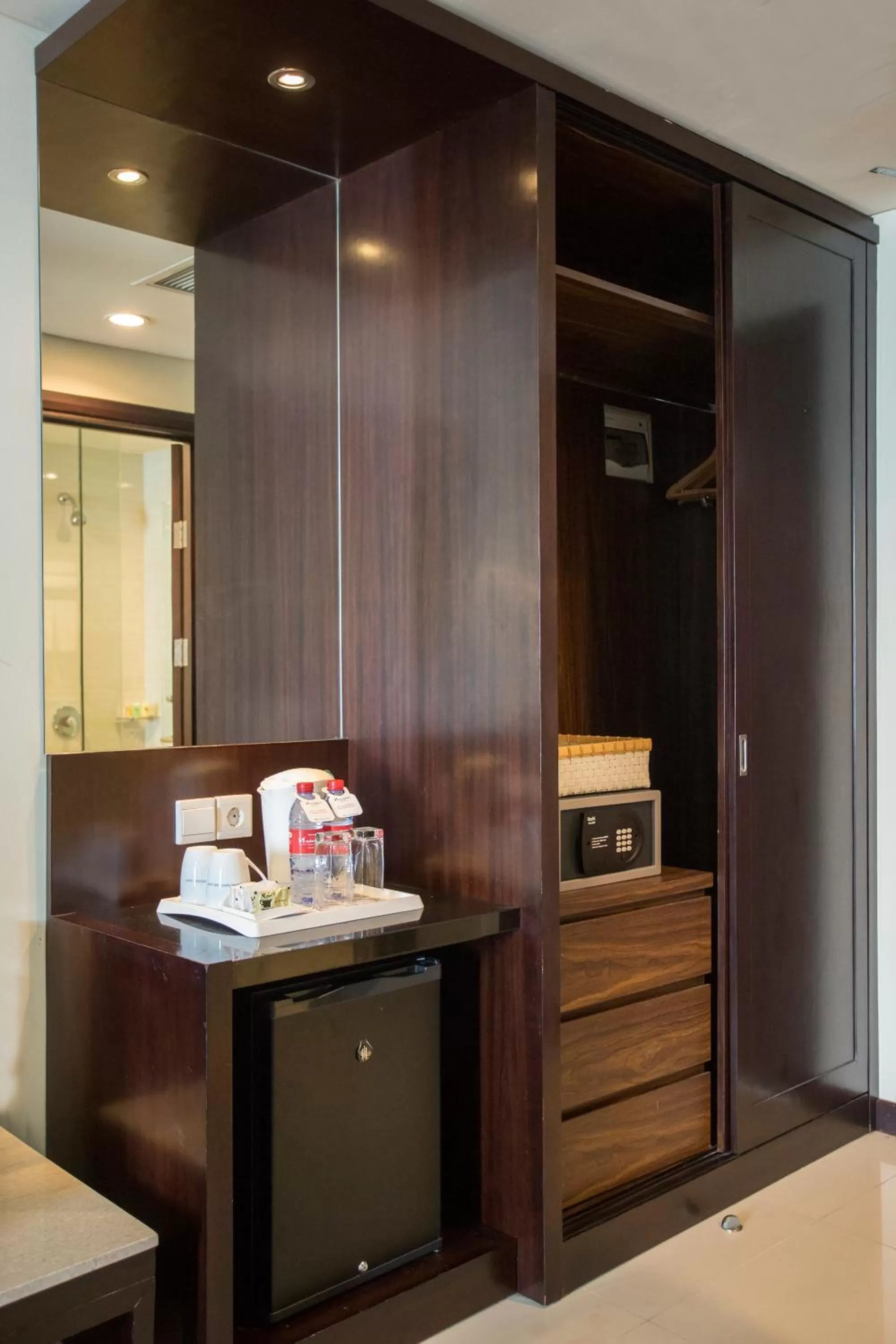 Coffee/tea facilities in Swiss-Belhotel Silae Palu