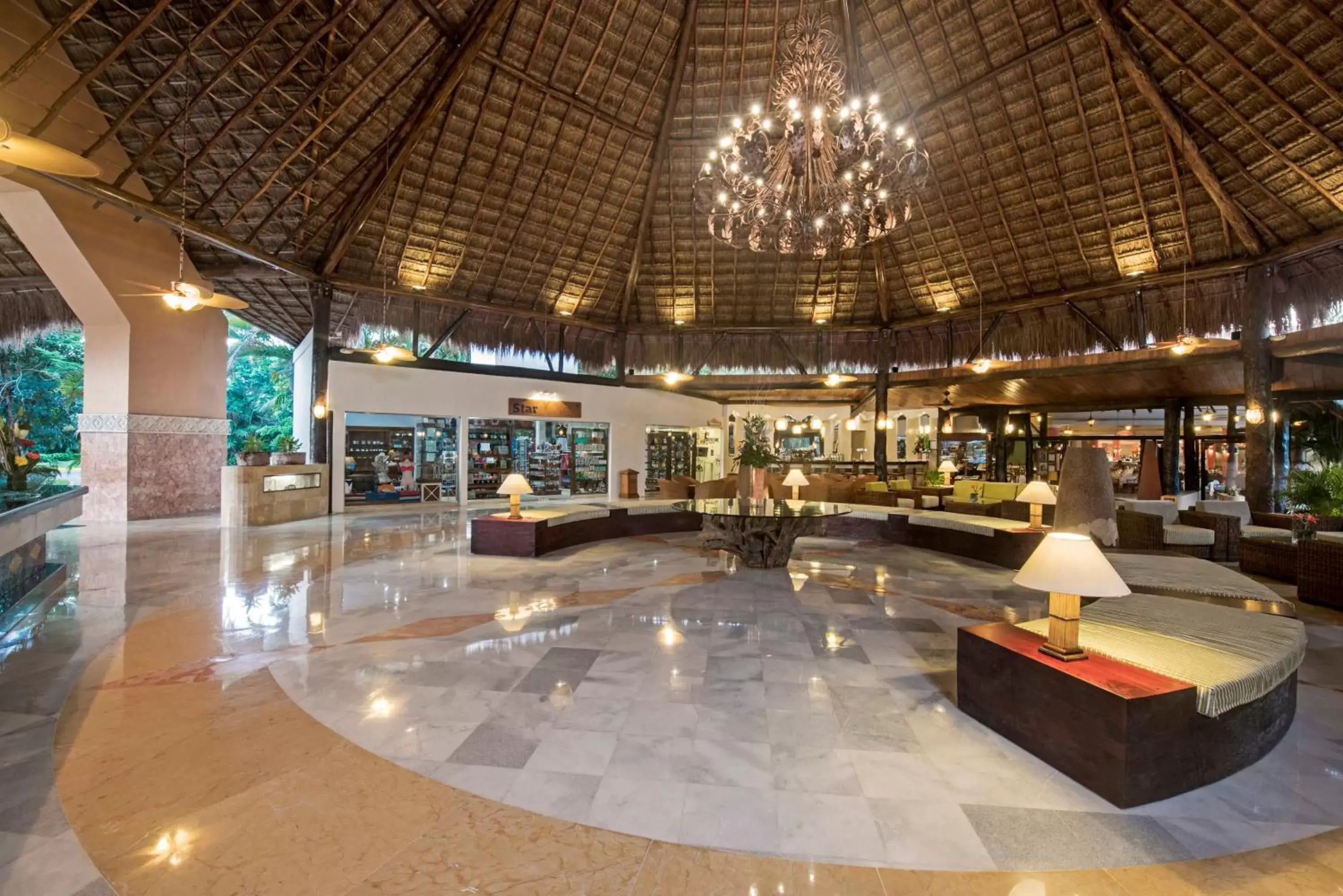 Lobby or reception, Lounge/Bar in Iberostar Cozumel - All Inclusive
