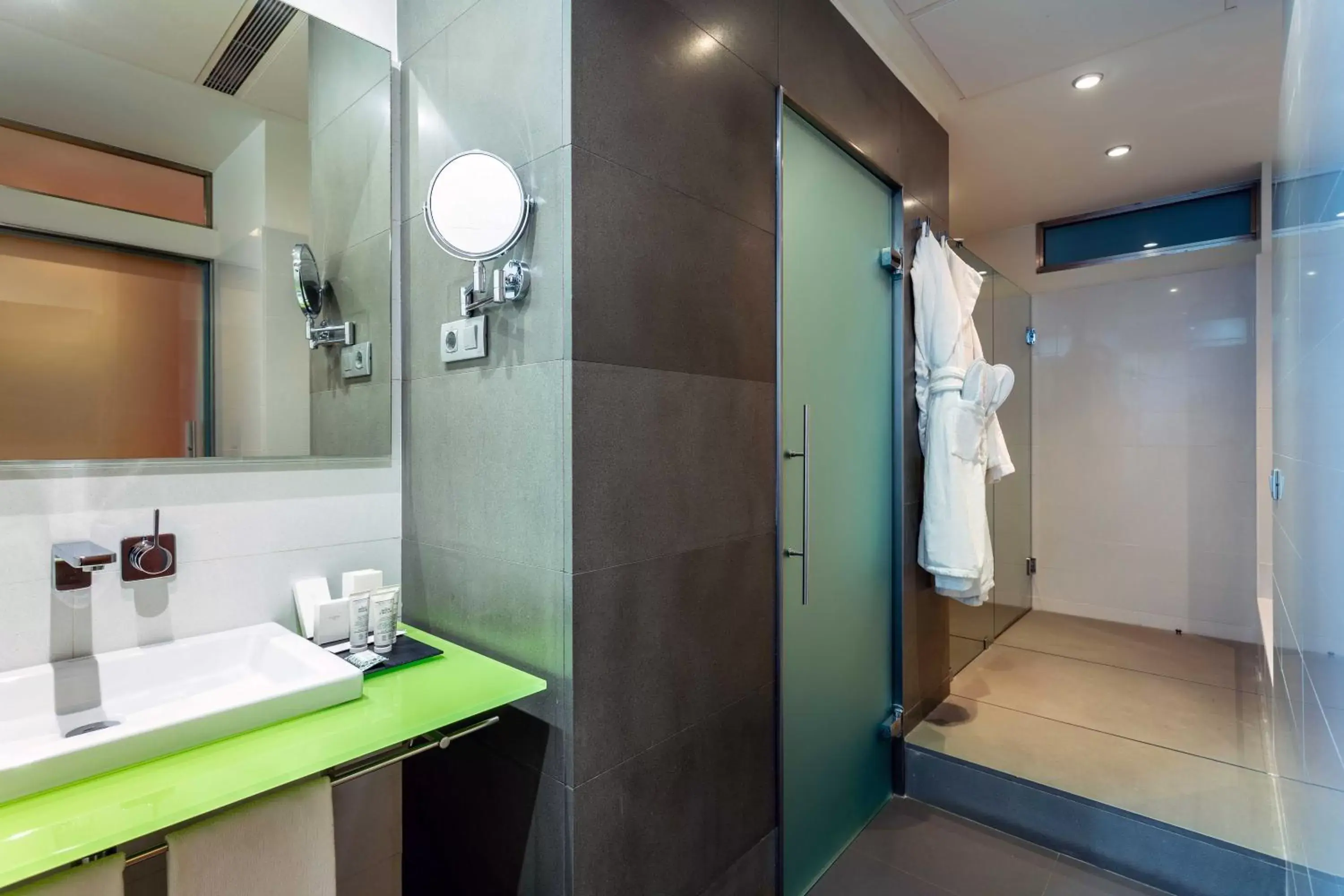 Toilet, Bathroom in La Finca Resort