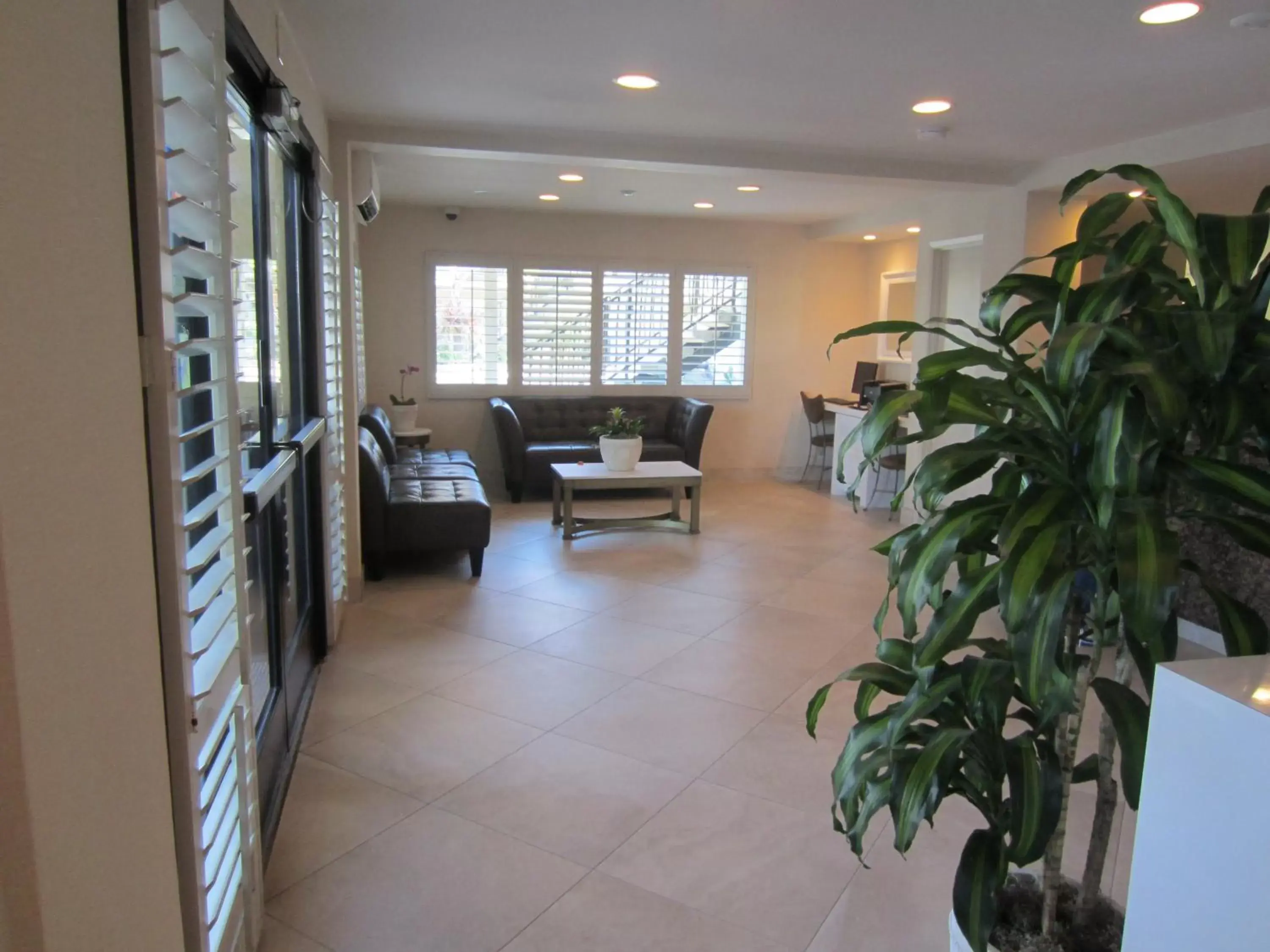 Lobby or reception in Days Inn by Wyndham San Diego Hotel Circle