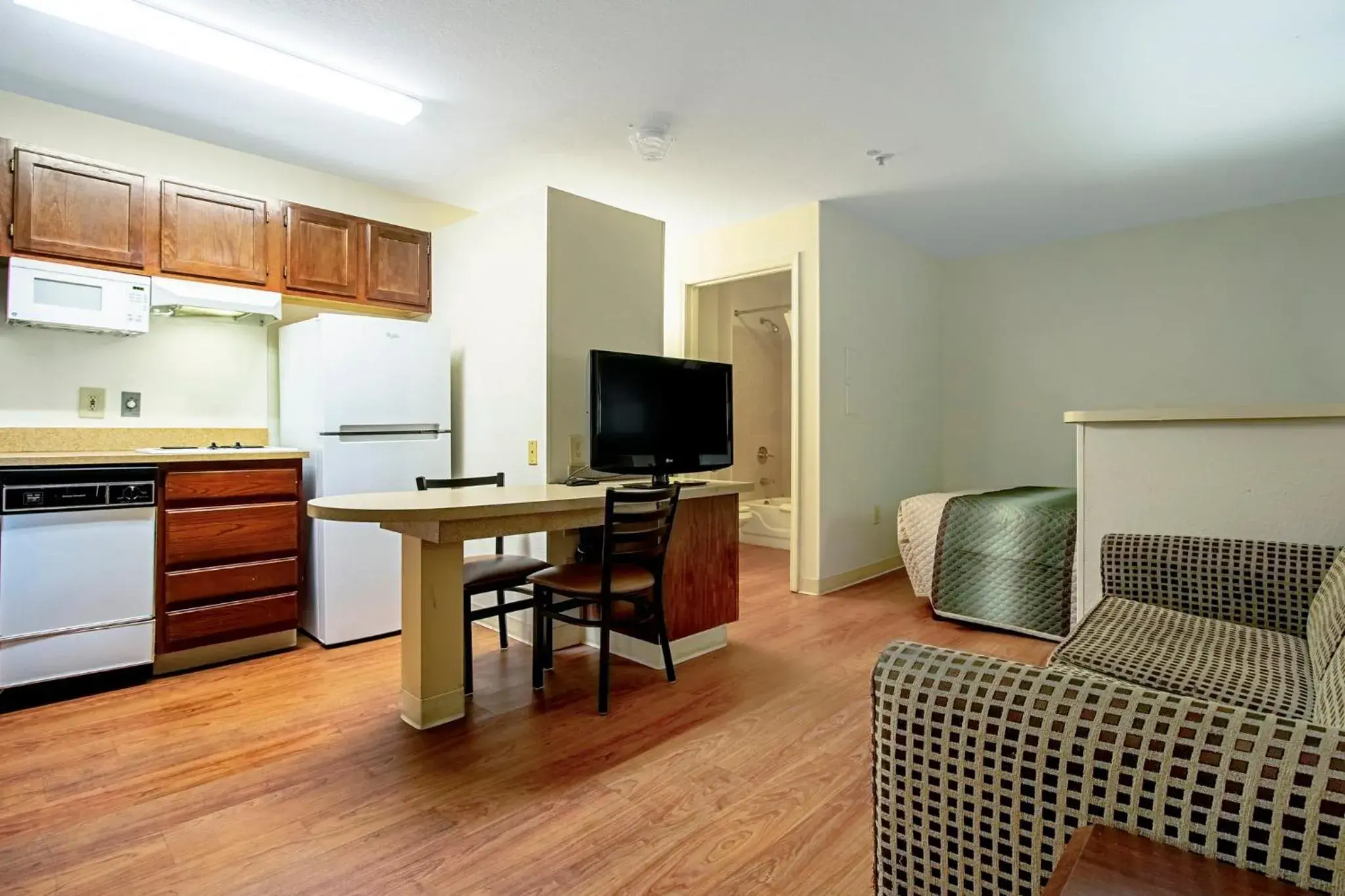 Photo of the whole room, TV/Entertainment Center in HomeTowne Studios by Red Roof Phoenix - Black Canyon Highway