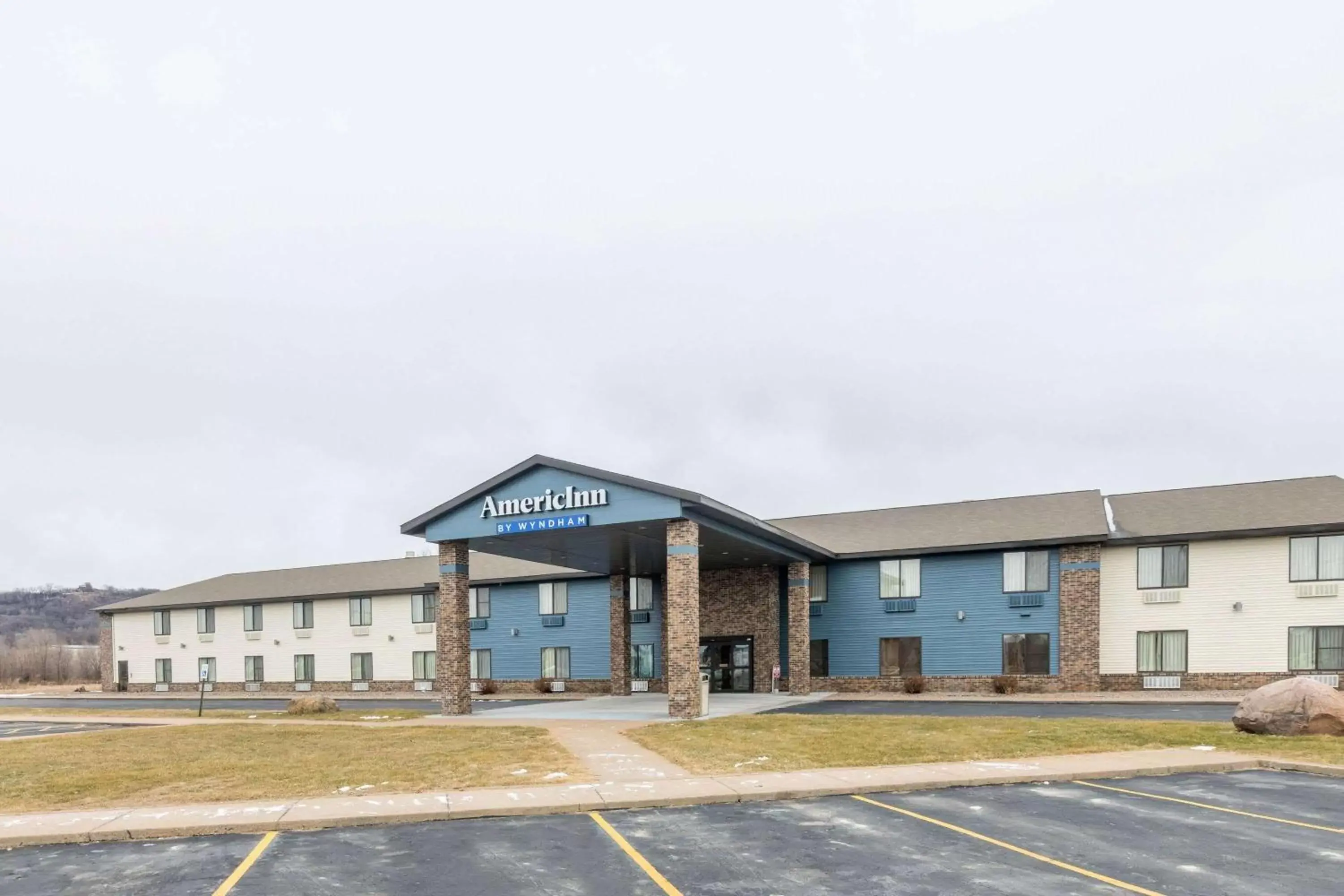 Property Building in AmericInn by Wyndham Prairie du Chien