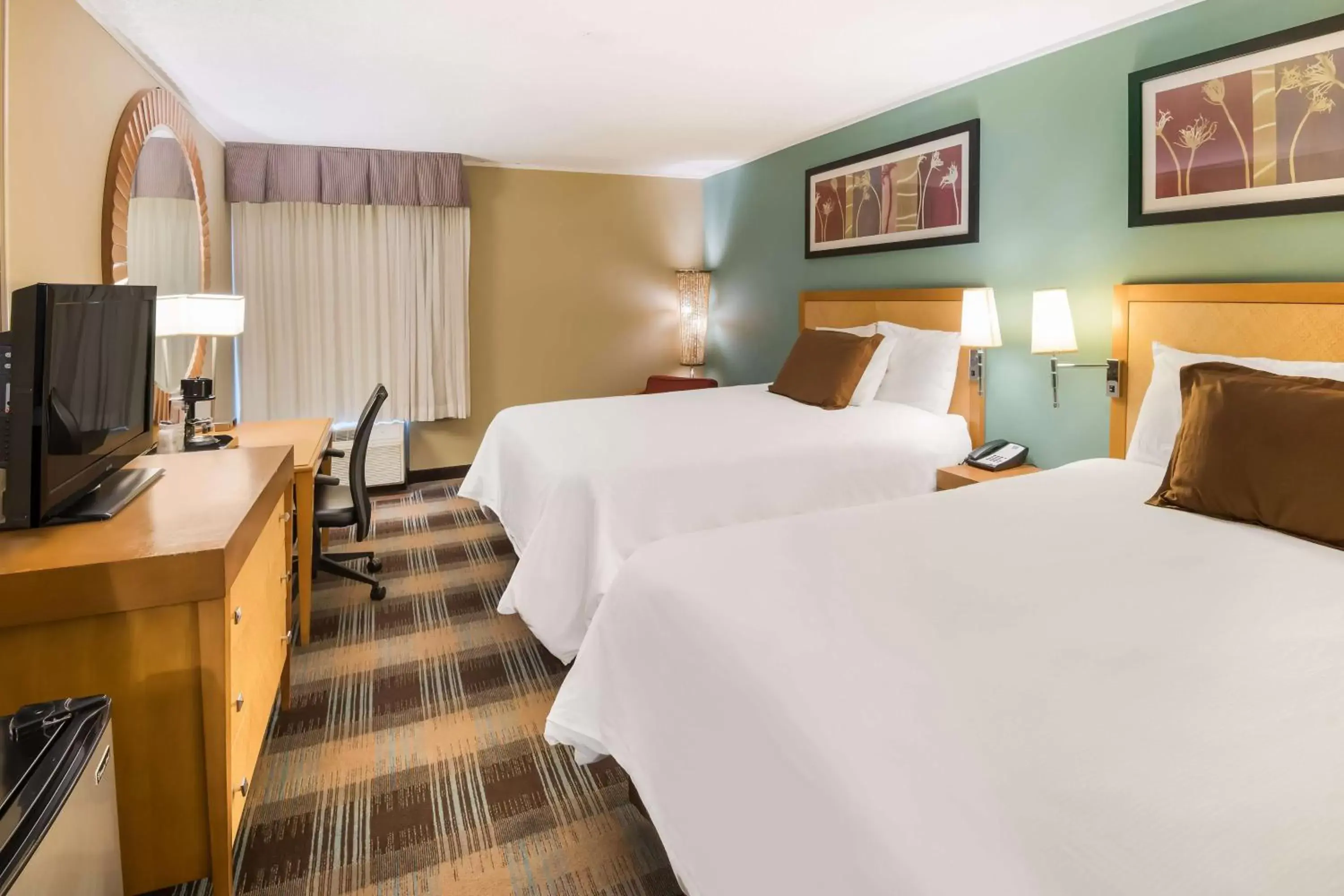 Bedroom, Bed in SureStay Plus Hotel by Best Western Jasper