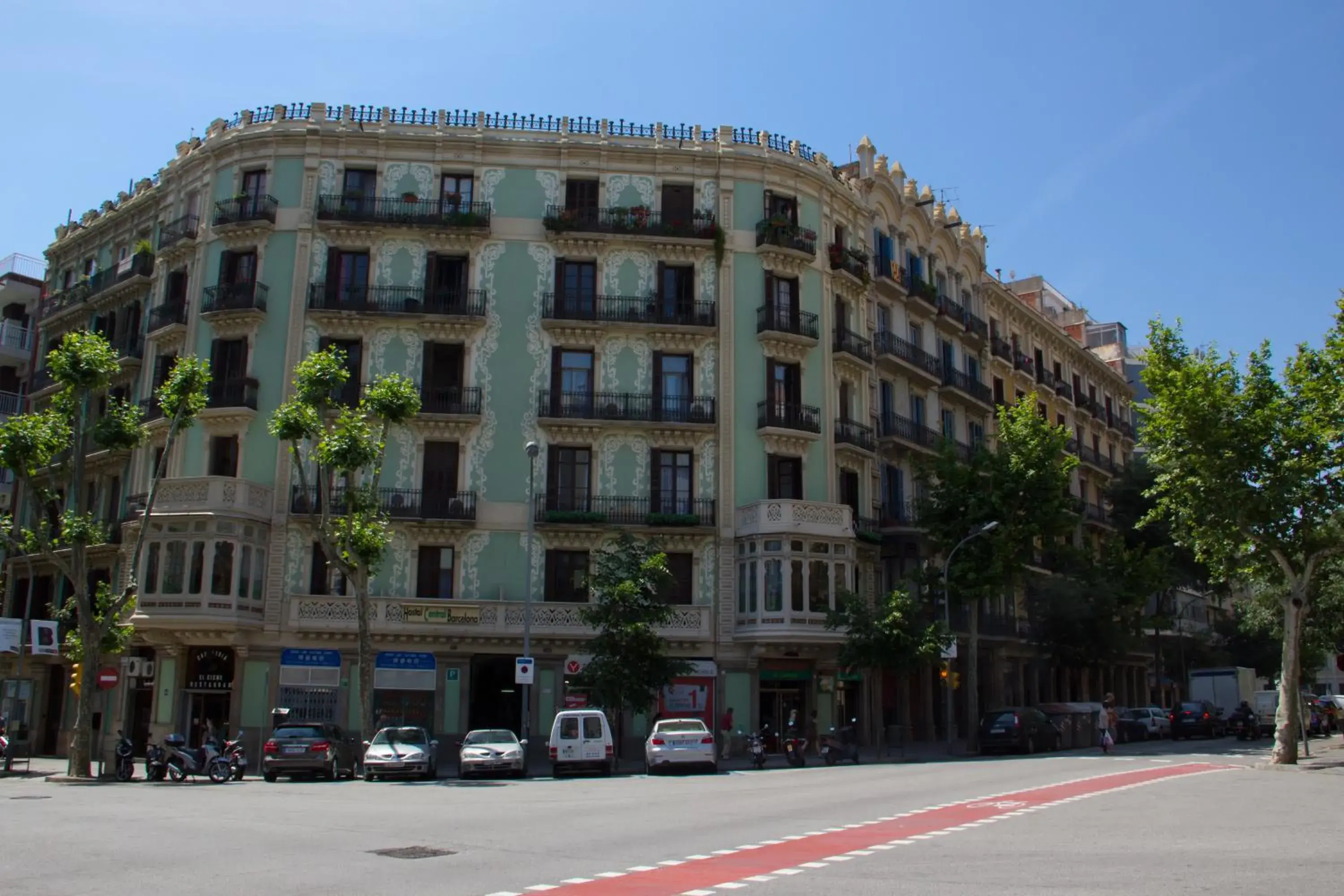 Facade/entrance, Property Building in Hostalin Barcelona Diputacion
