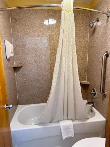 Bathroom in Deluxe Inn - Fayetteville I-95