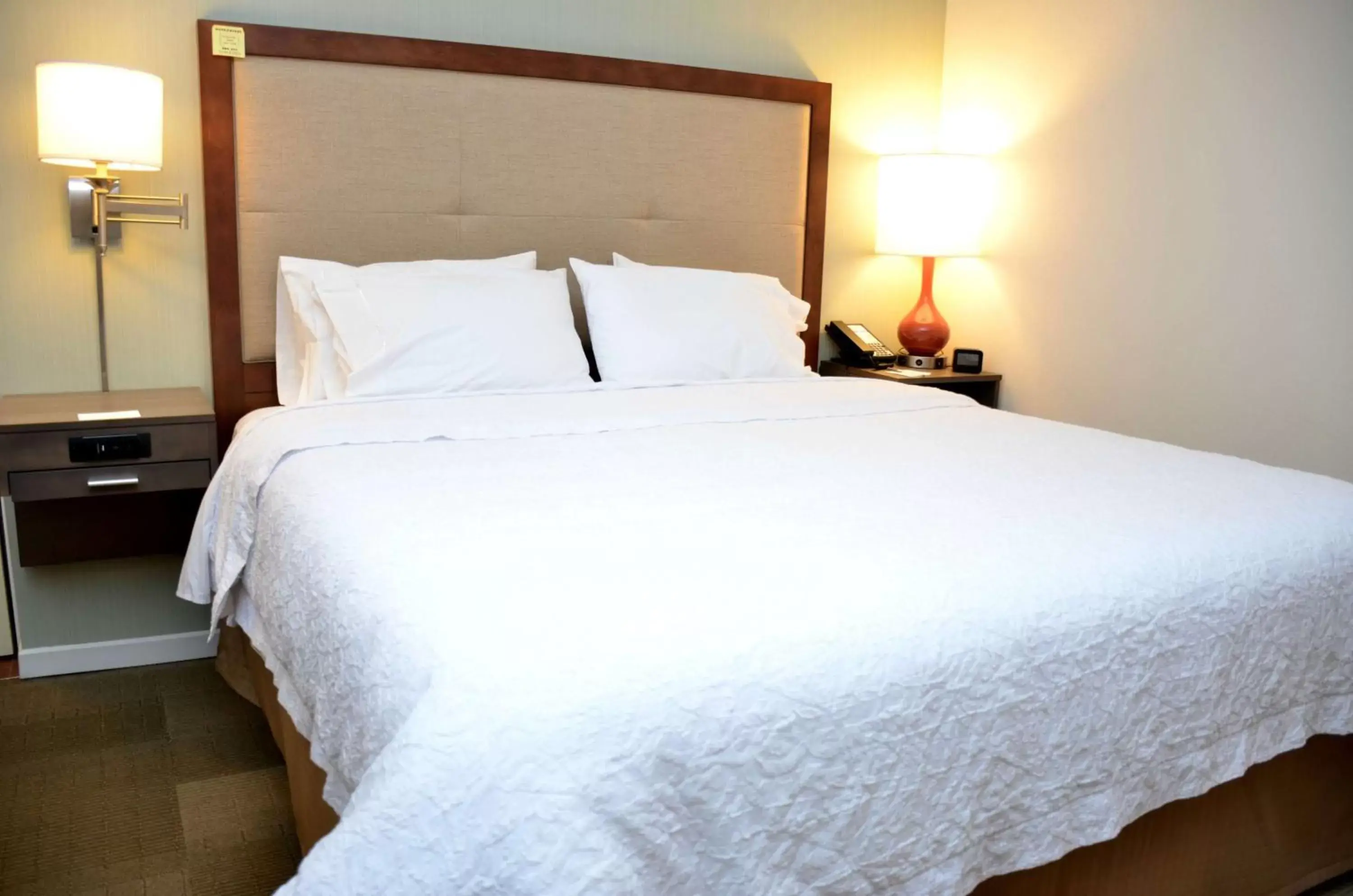 Bed in Hampton Inn & Suites - DeLand Bed in Hampton Inn & Suites - DeLand
