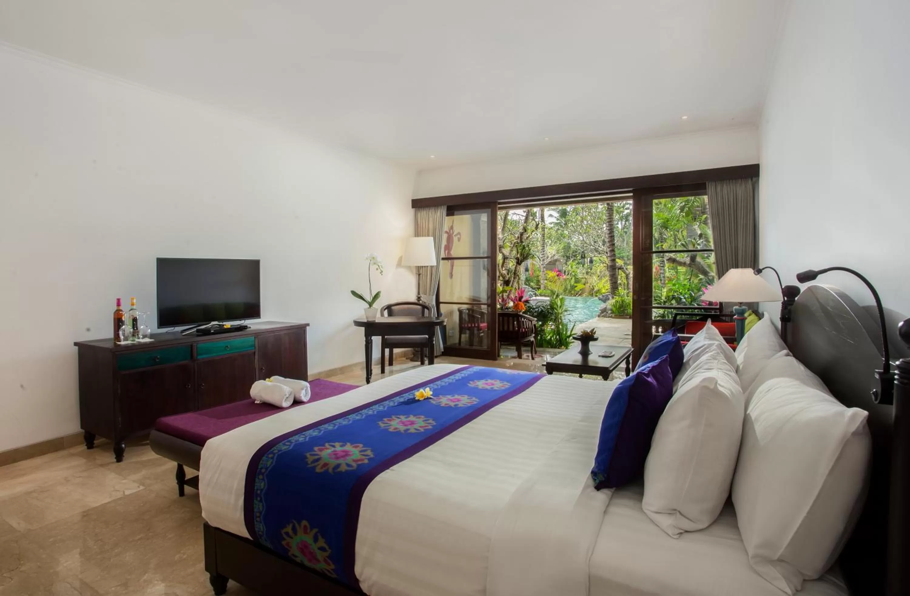 Bed in Dwaraka The Royal Villas