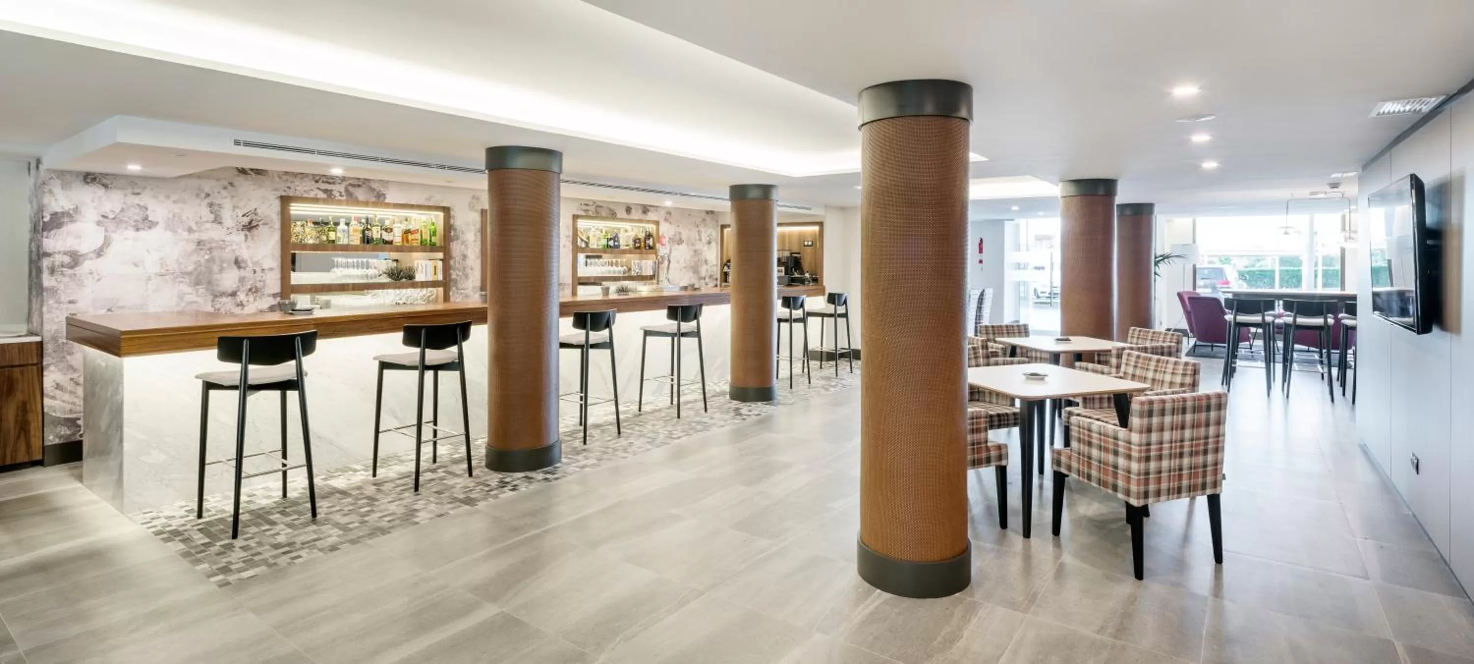 Lounge or bar in Hotel Ilunion Las Lomas