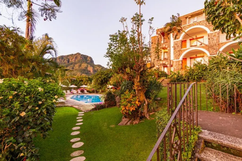 Patio, Pool View in Posada del Tepozteco