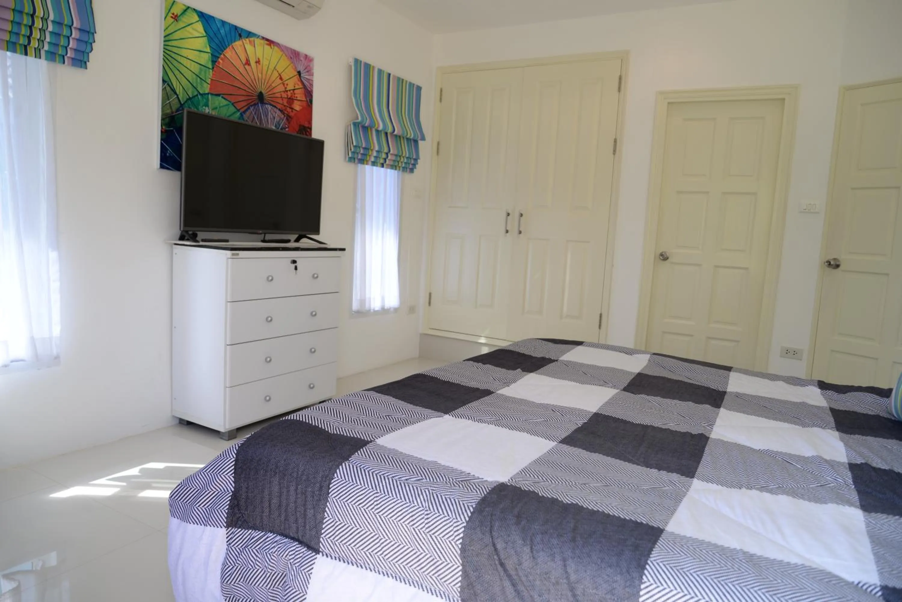 Bedroom, Bed in Bangsaray Villa