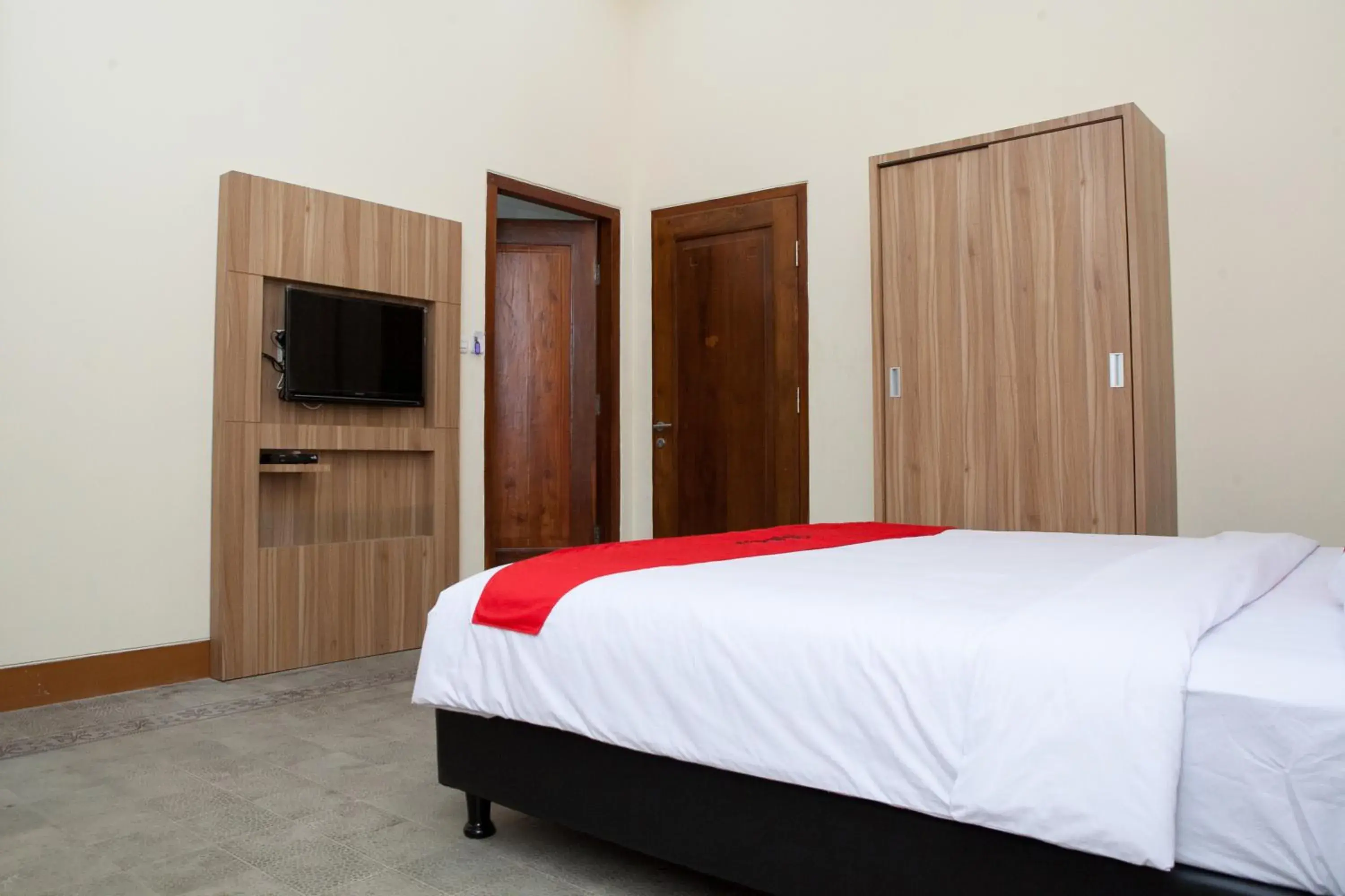 Bedroom, Bed in RedDoorz Plus near Pasundan University