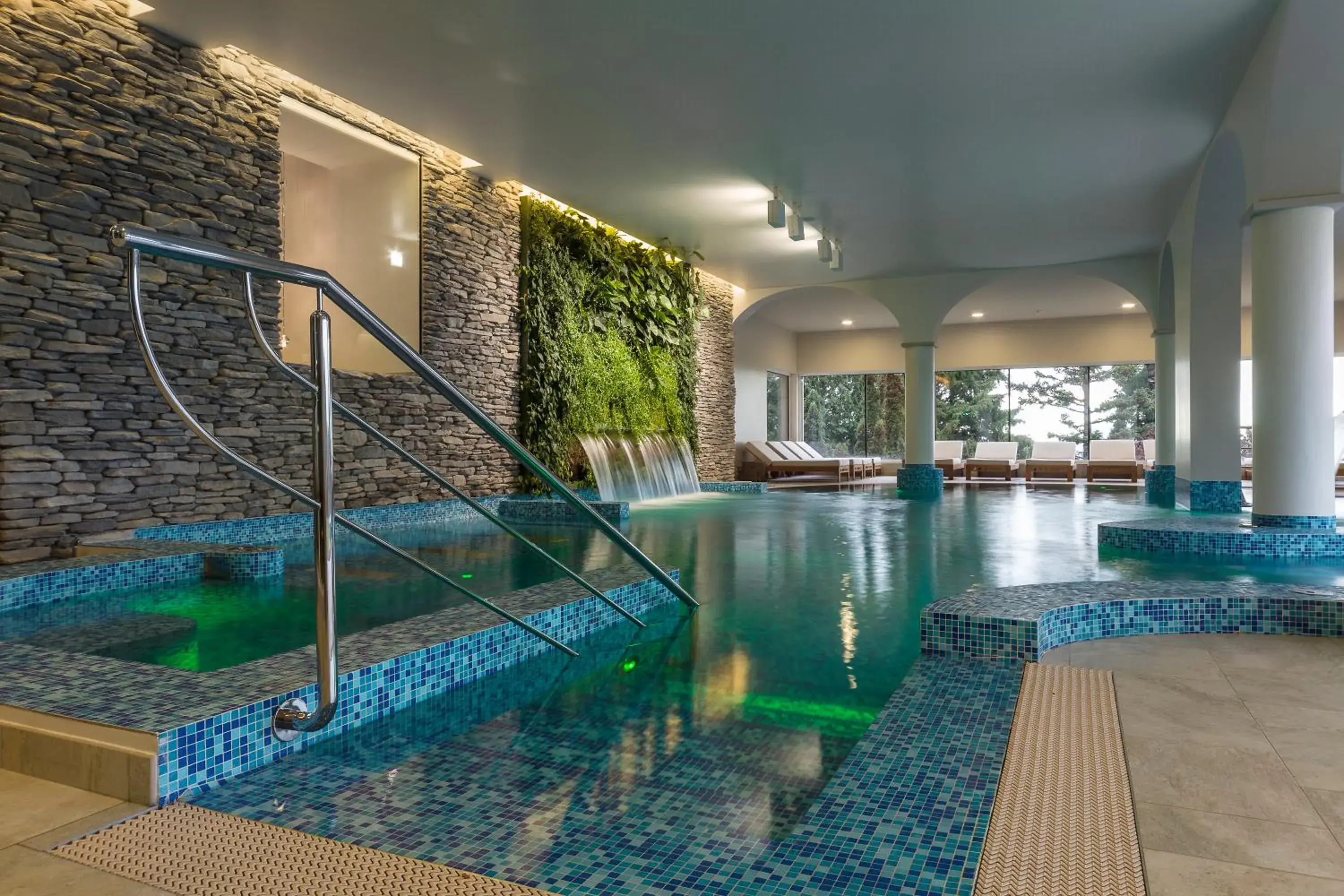 Swimming Pool in Kurhaus Cademario Hotel & DOT Spa - Ticino Hotels Group