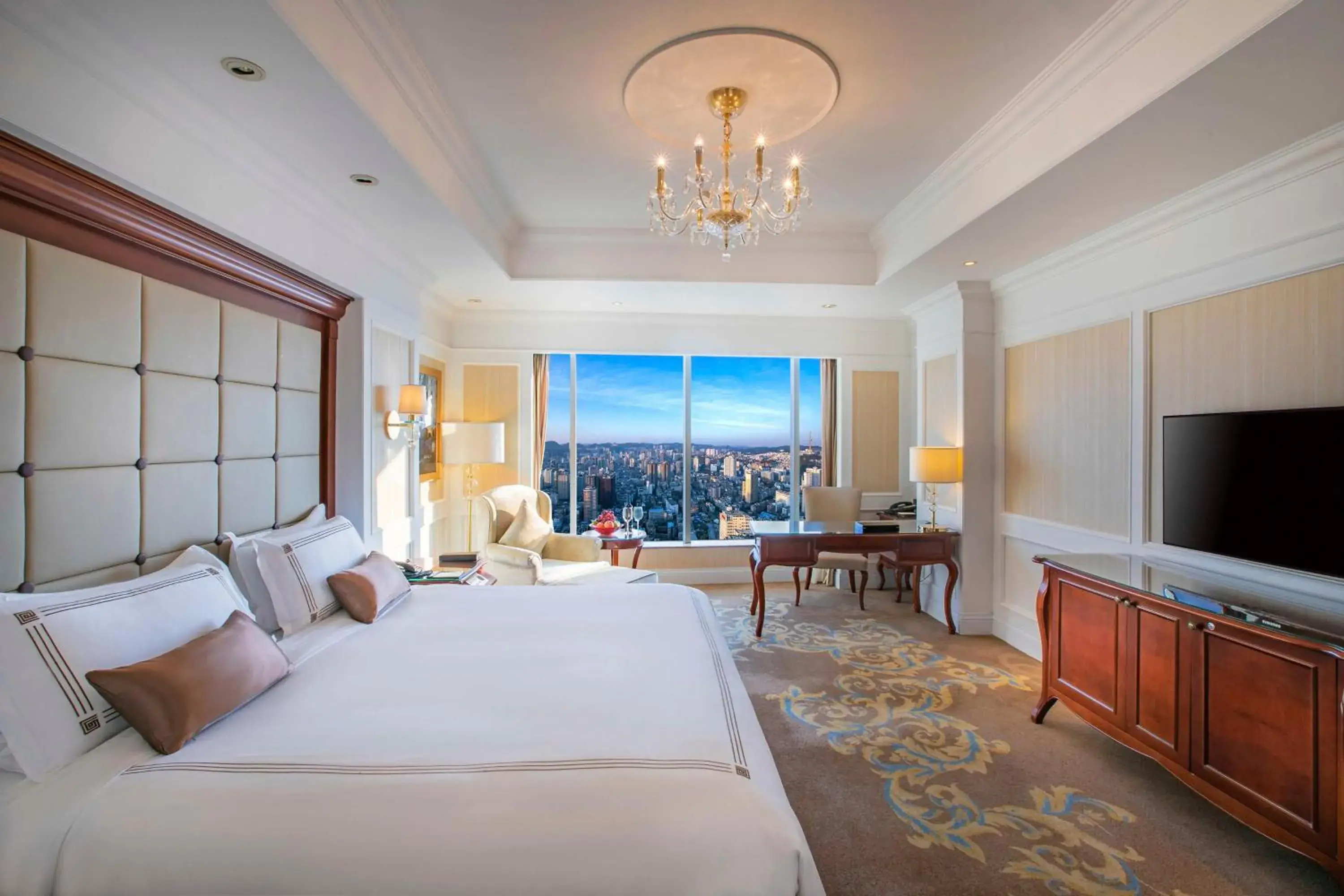 Bedroom in Guiyang Kempinski Hotel