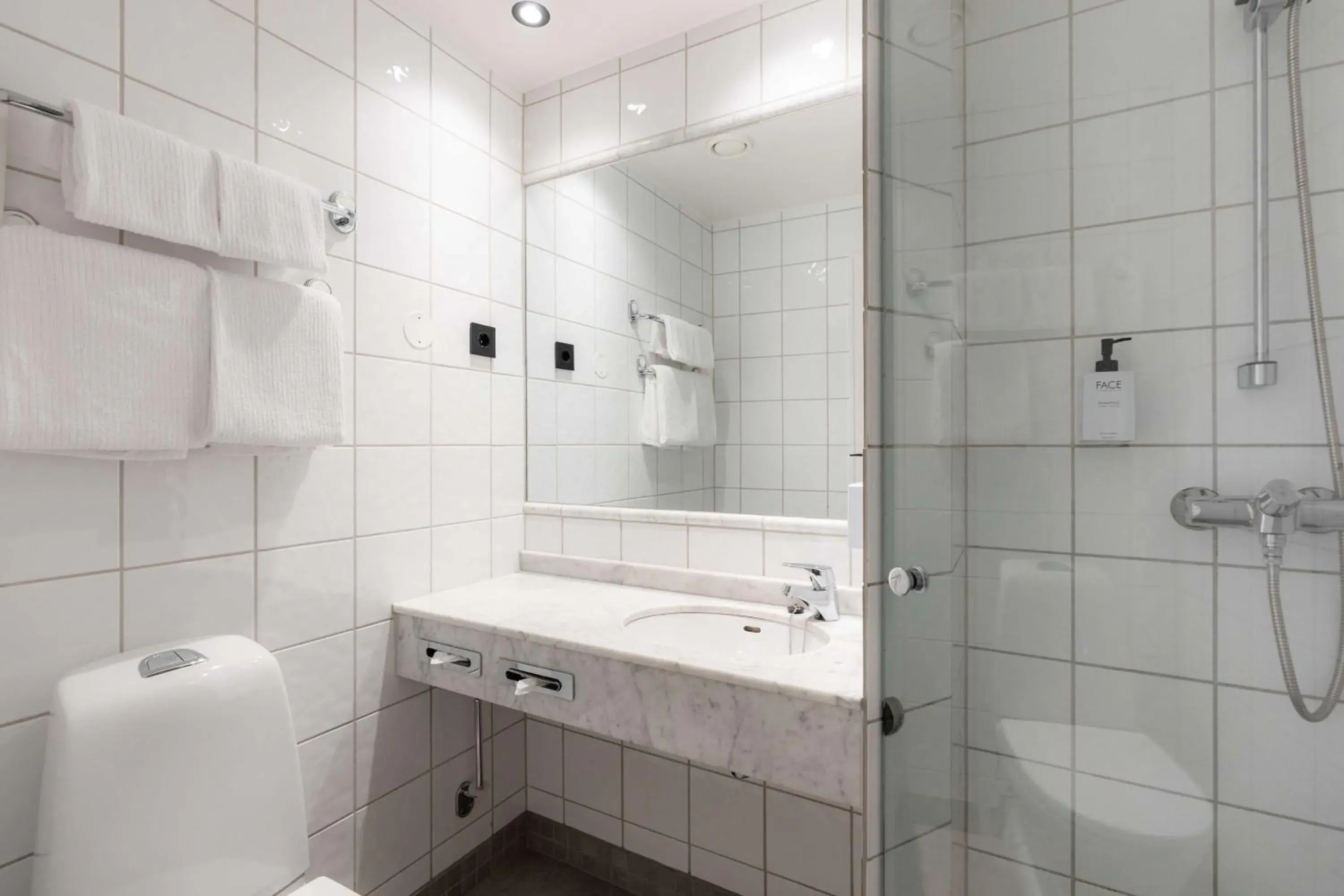 Bedroom, Bathroom in Scandic Oslo City