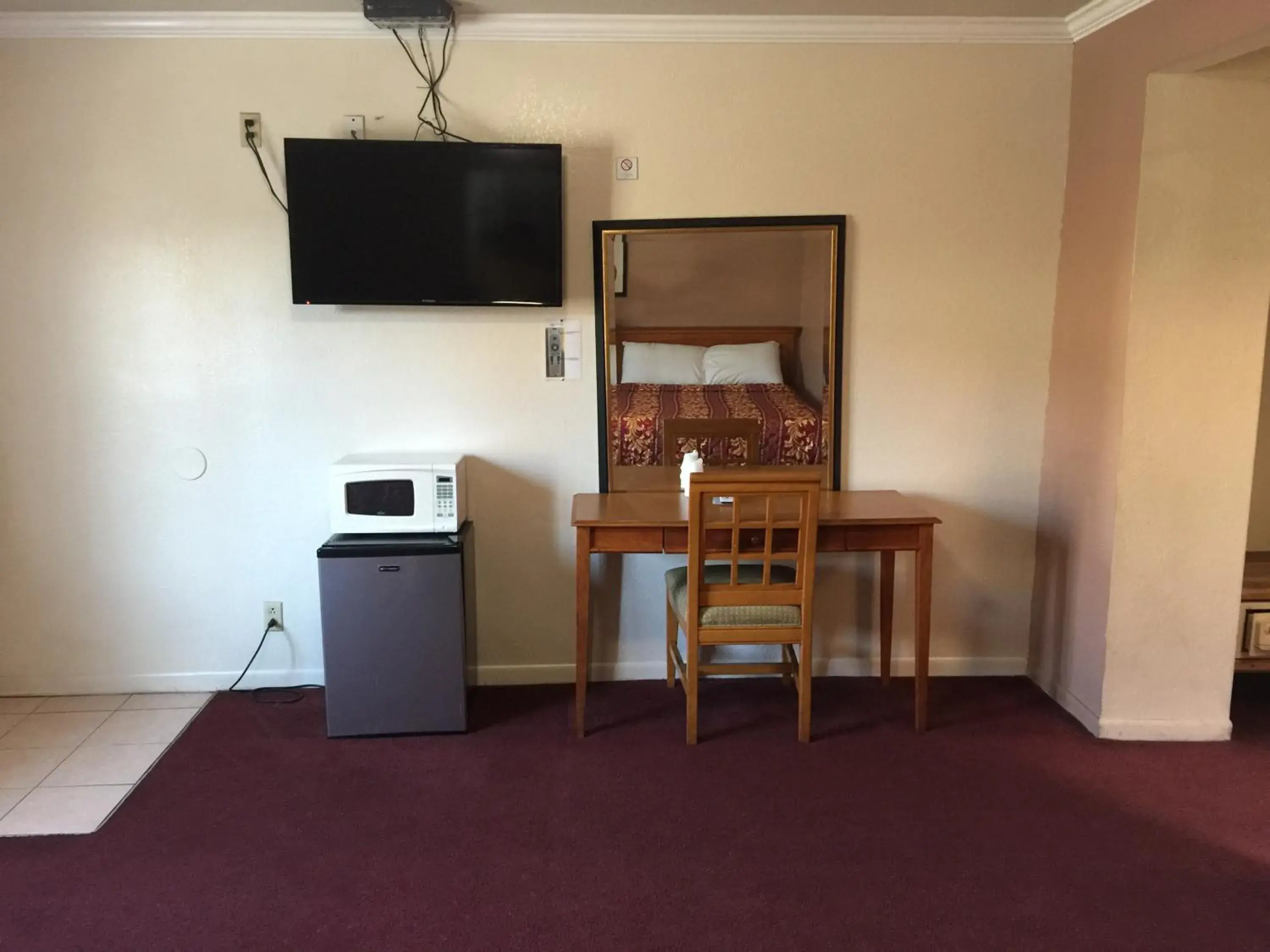TV/Entertainment Center in Mission Motel