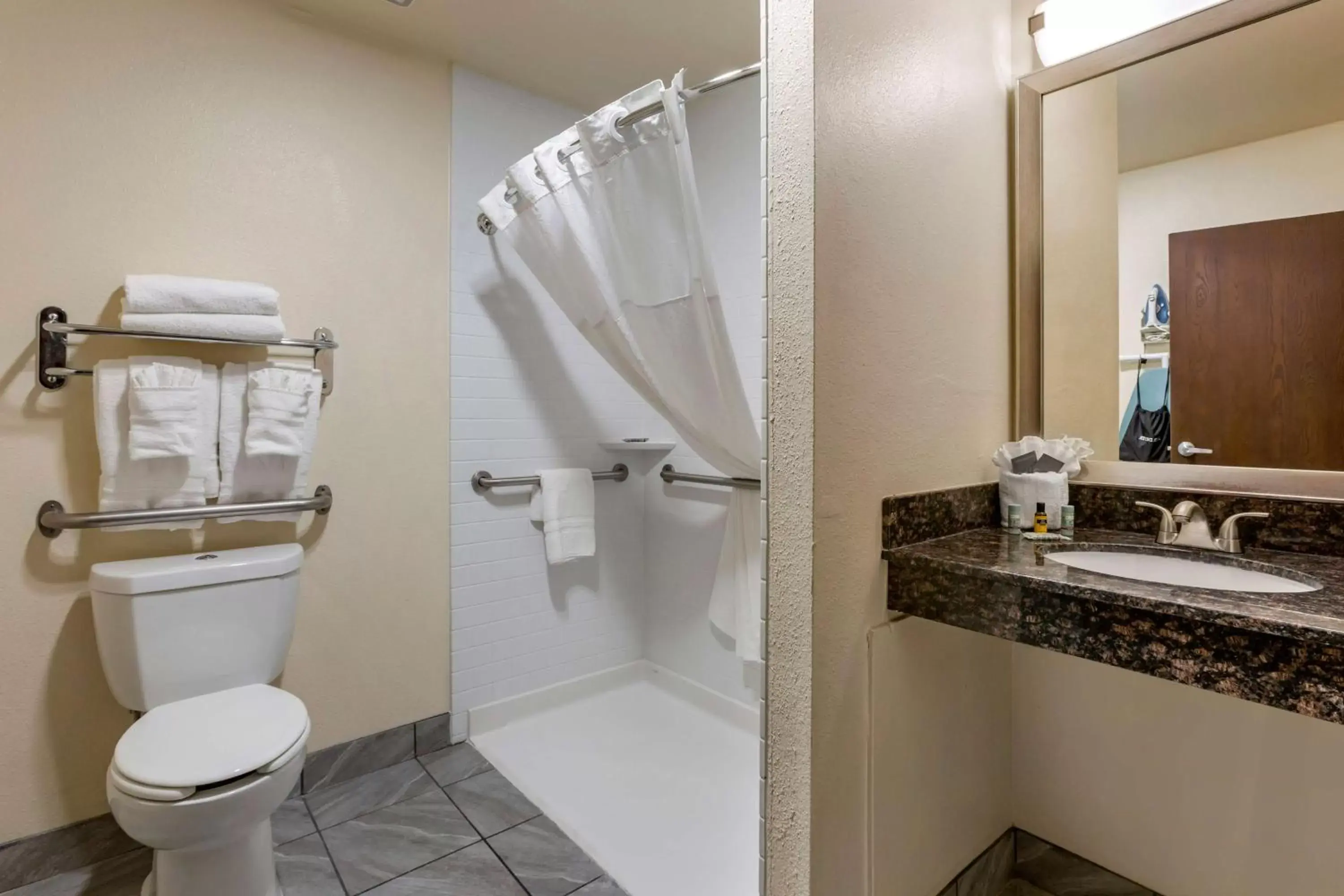 Bathroom in Best Western Airport Albuquerque InnSuites Hotel & Suites