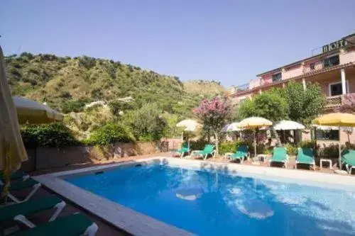 Swimming Pool in Hotel Villa Sirina