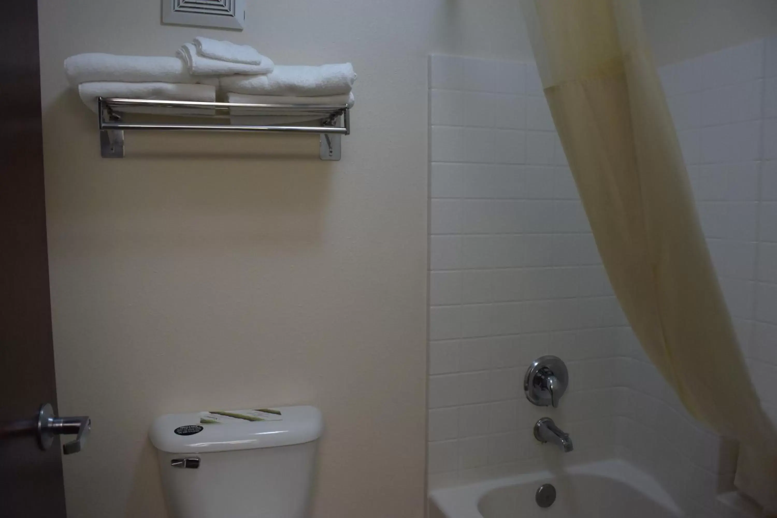 Other, Bathroom in Travelodge by Wyndham, Newberg