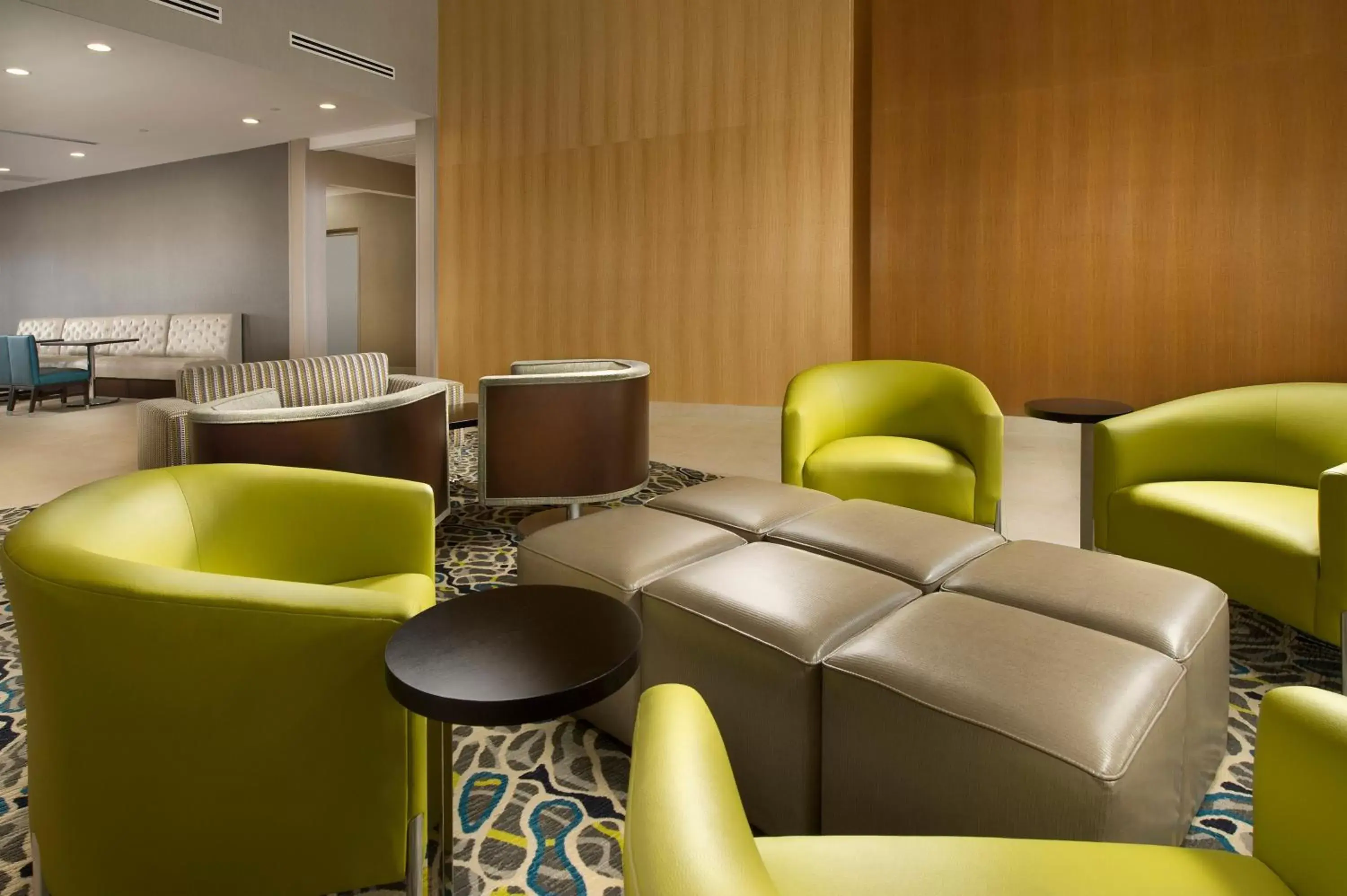 Lobby or reception, Lounge/Bar in Holiday Inn Express Hotel & Suites Waco South, an IHG Hotel