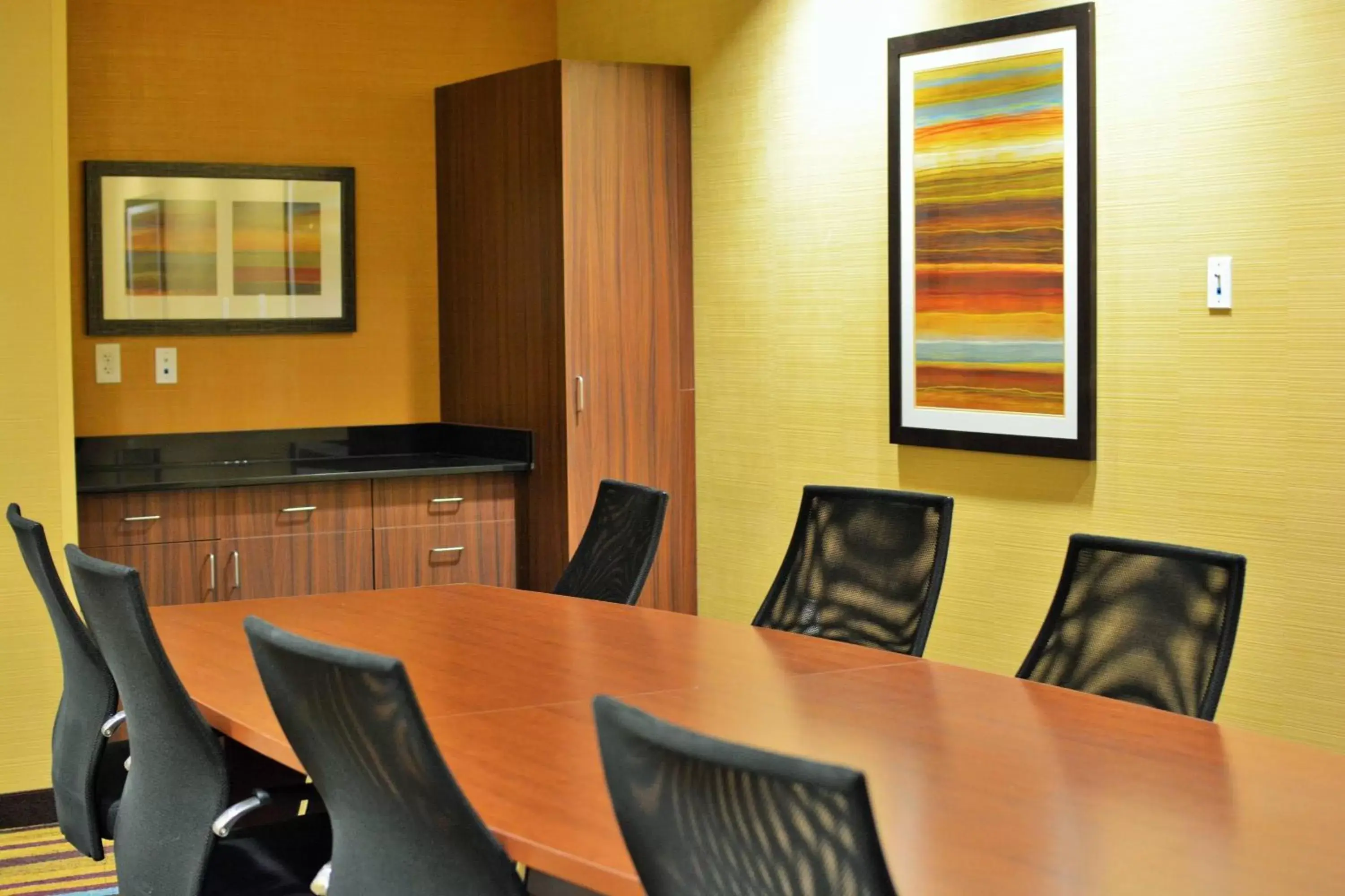 Meeting/conference room, Dining Area in Fairfield Inn & Suites by Marriott Omaha Northwest