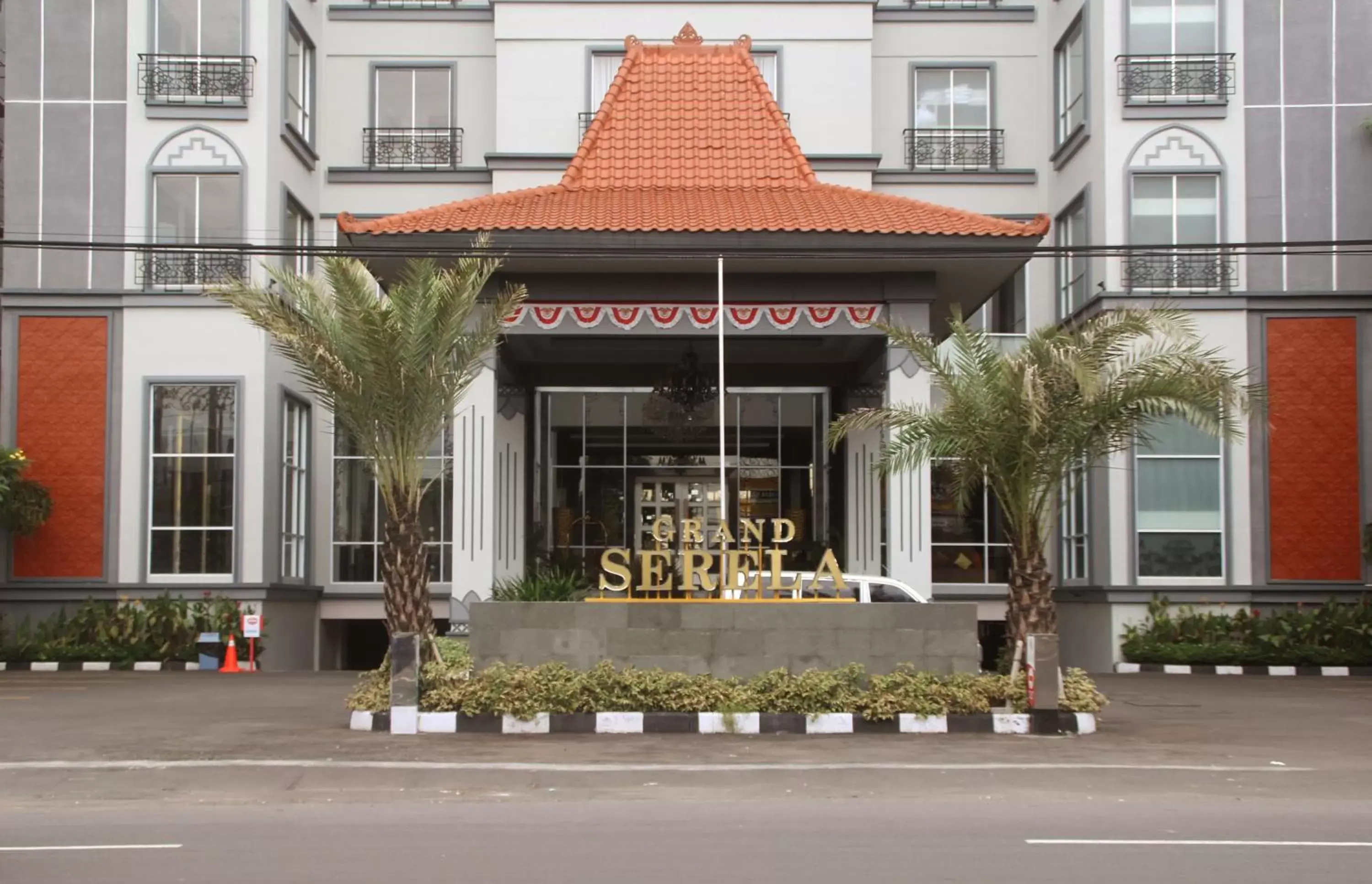 Facade/entrance in Grand Serela Yogyakarta by KAGUM Hotels