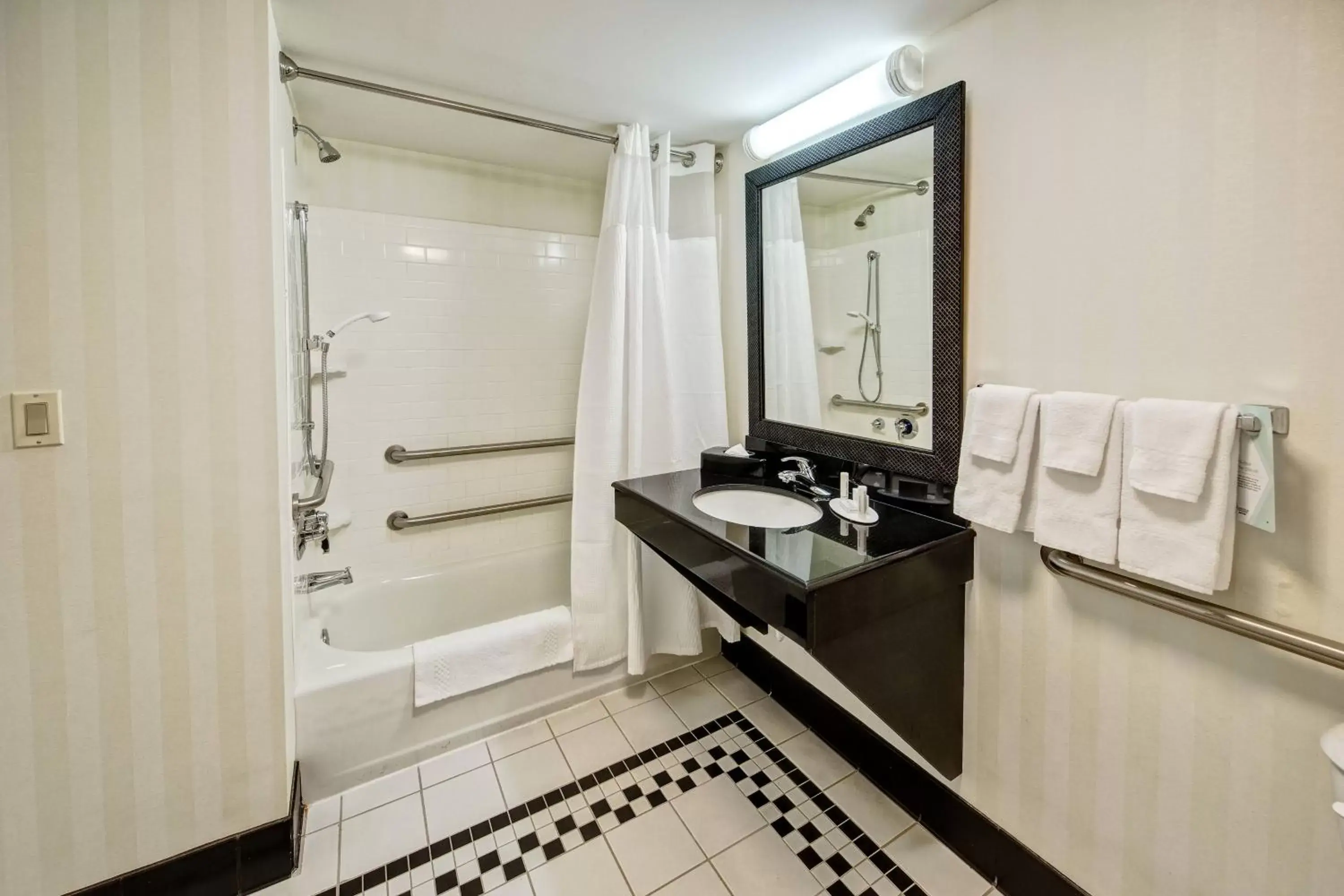 Bathroom in Fairfield Inn and Suites by Marriott Naples