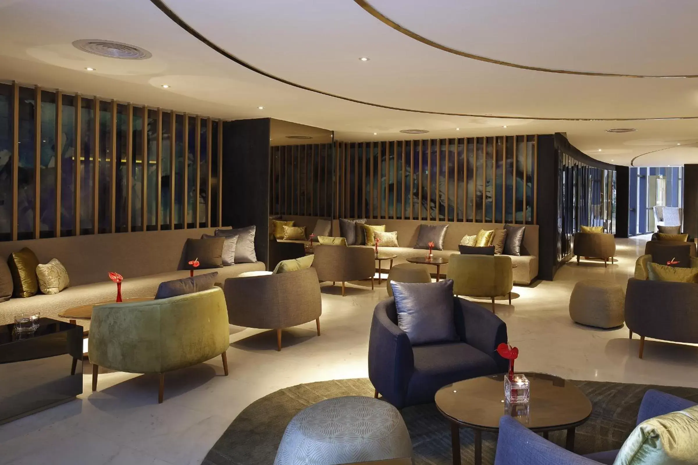 Lounge or bar, Lounge/Bar in Holiday Inn Kunming City Centre, an IHG Hotel