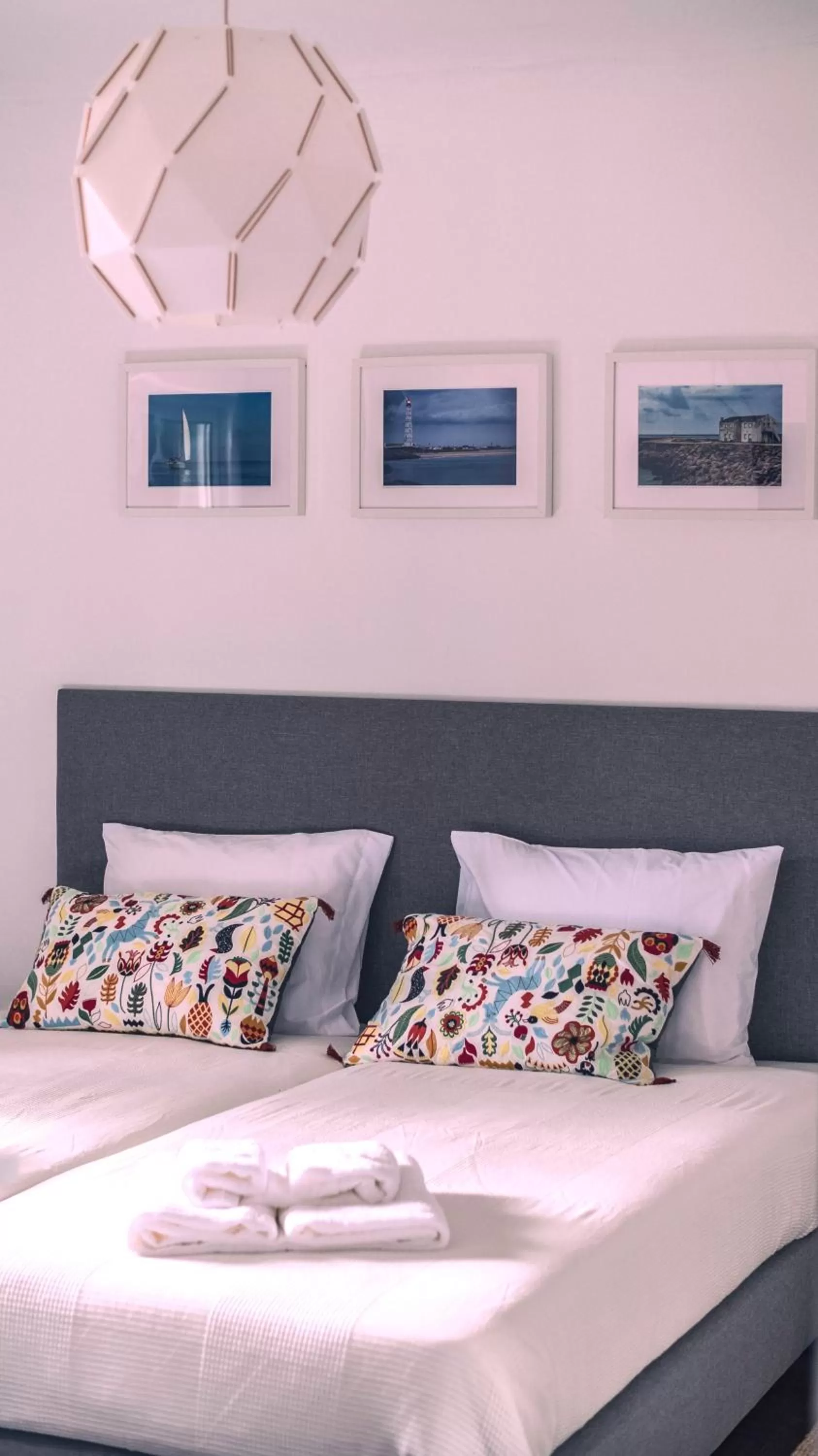 Bed in Pine House - Faro Airport, Beach and City Center