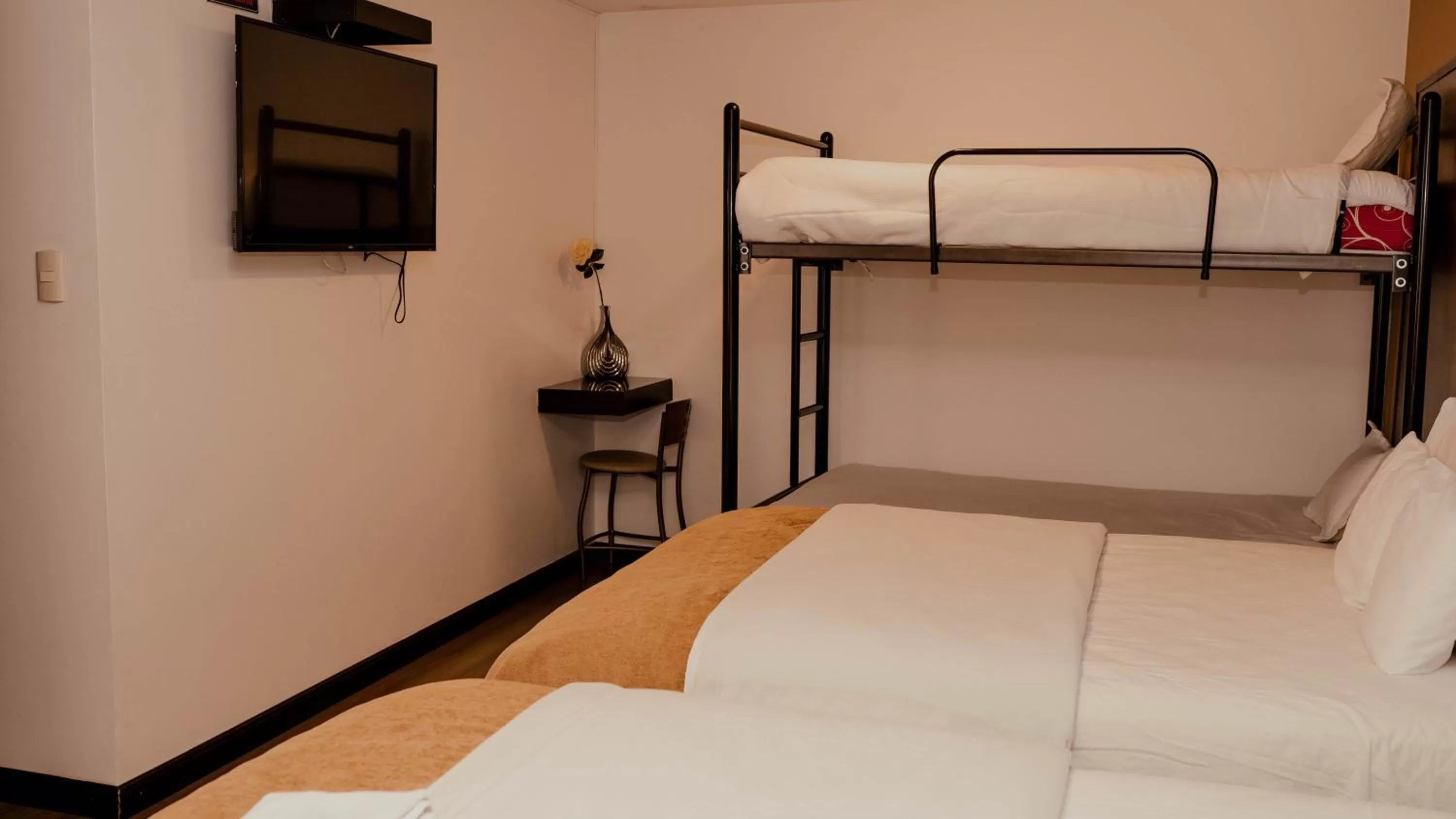 Photo of the whole room in Hotel La Farola