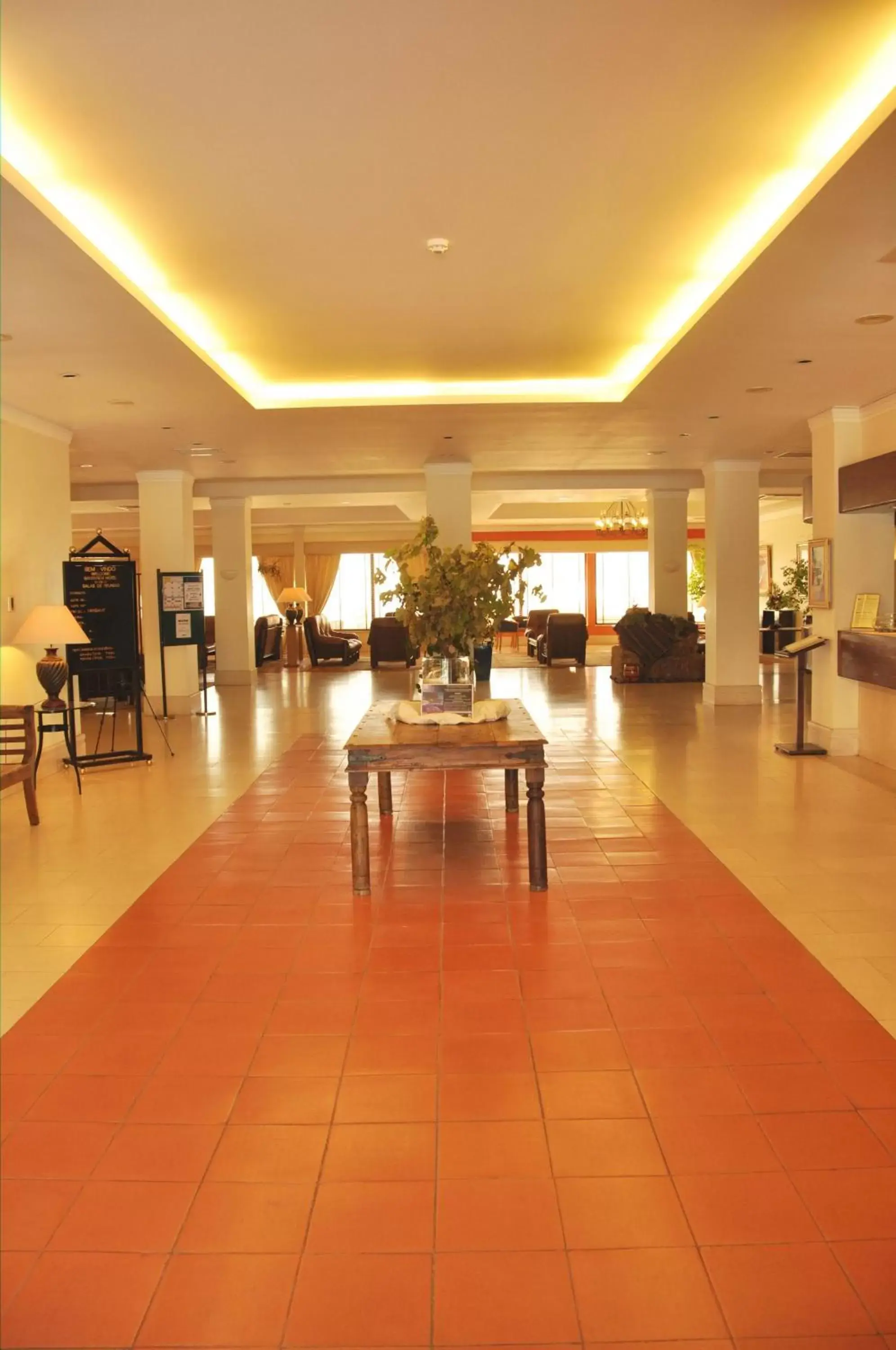 Lobby or reception, Restaurant/Places to Eat in Santarem Hotel