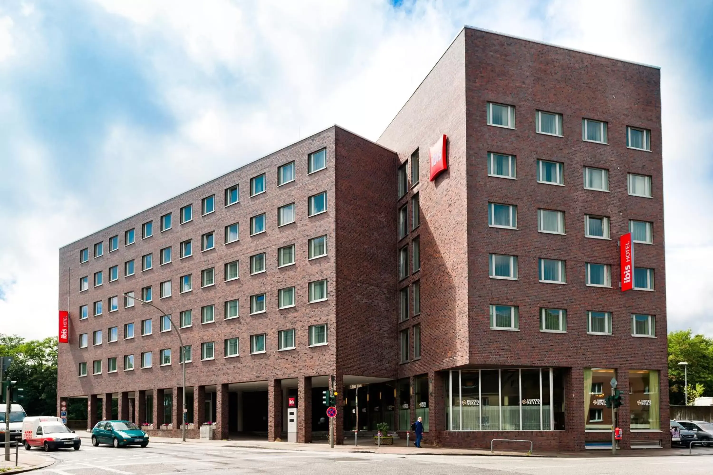 Facade/entrance, Property Building in ibis Hamburg Alsterring