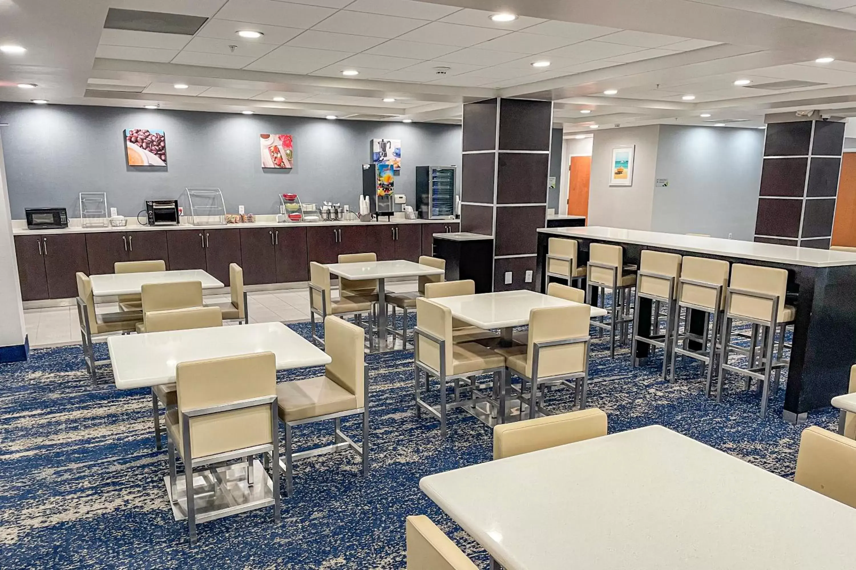 Restaurant/places to eat in Wingate by Wyndham Panama City Area Lynn Haven Restaurant/places to eat in Wingate by Wyndham Panama City Area Lynn Haven