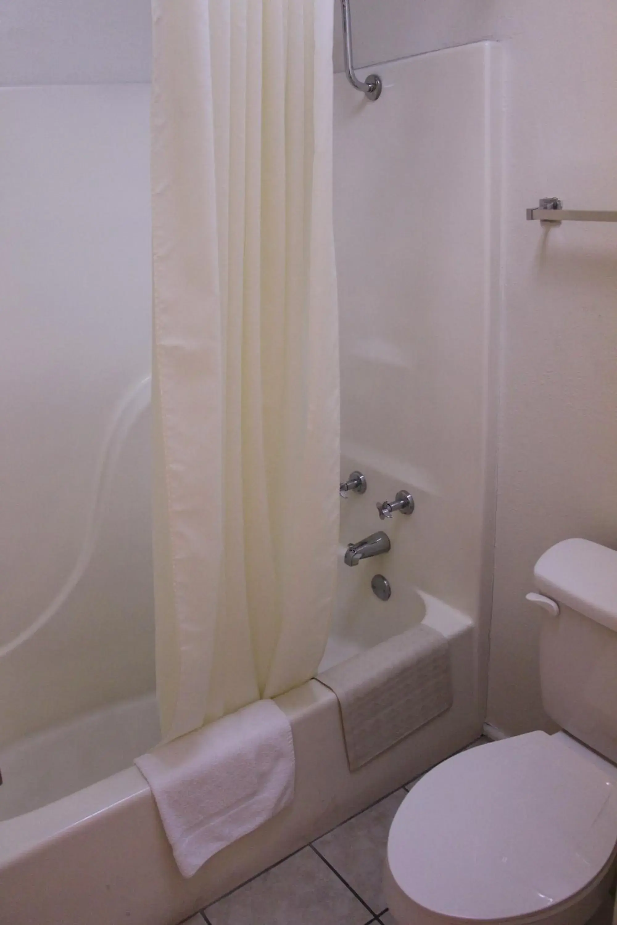 Shower, Bathroom in TexInn Motel New Boston