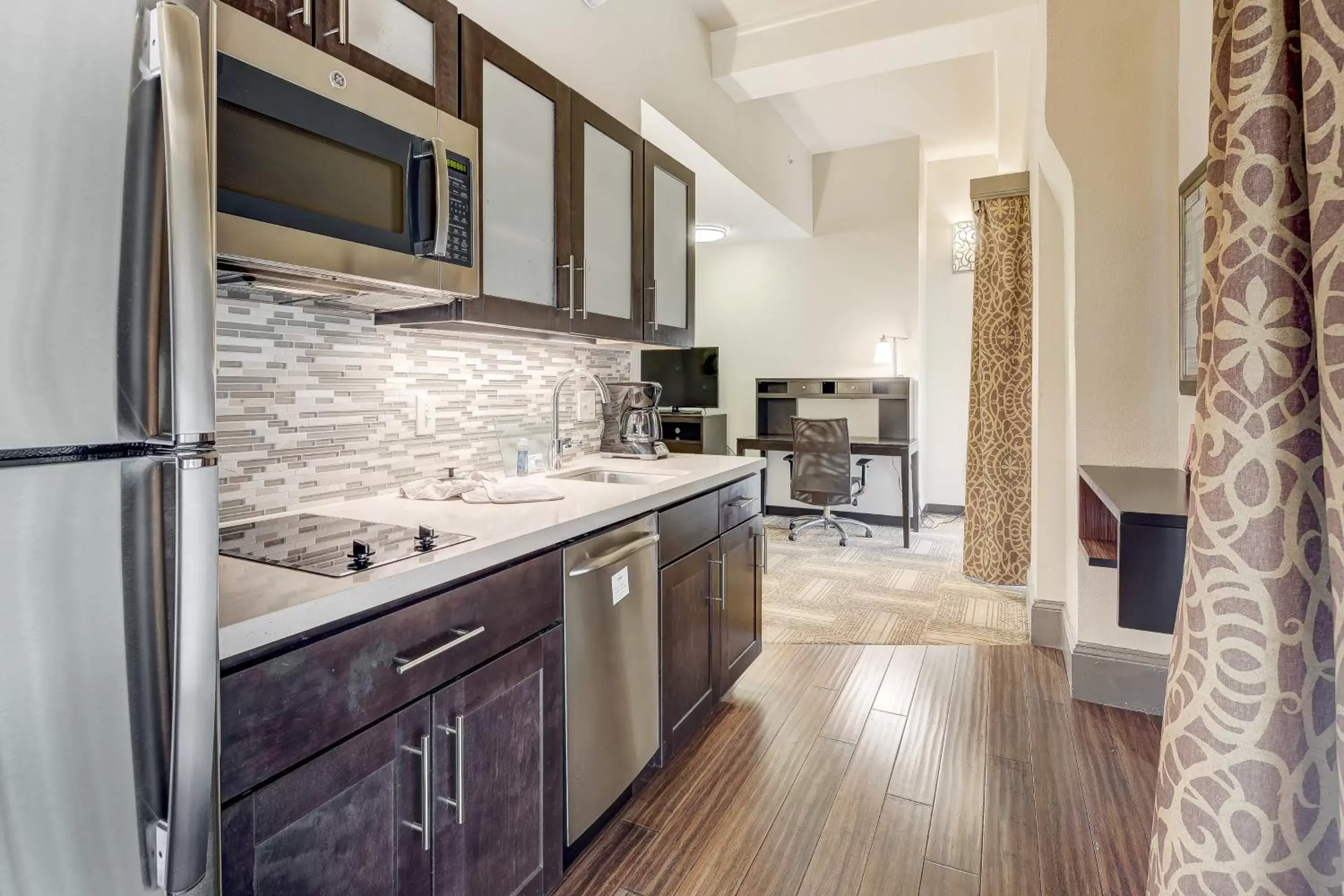 Photo of the whole room, Kitchen/Kitchenette in Staybridge Suites Baltimore - Inner Harbor, an IHG Hotel