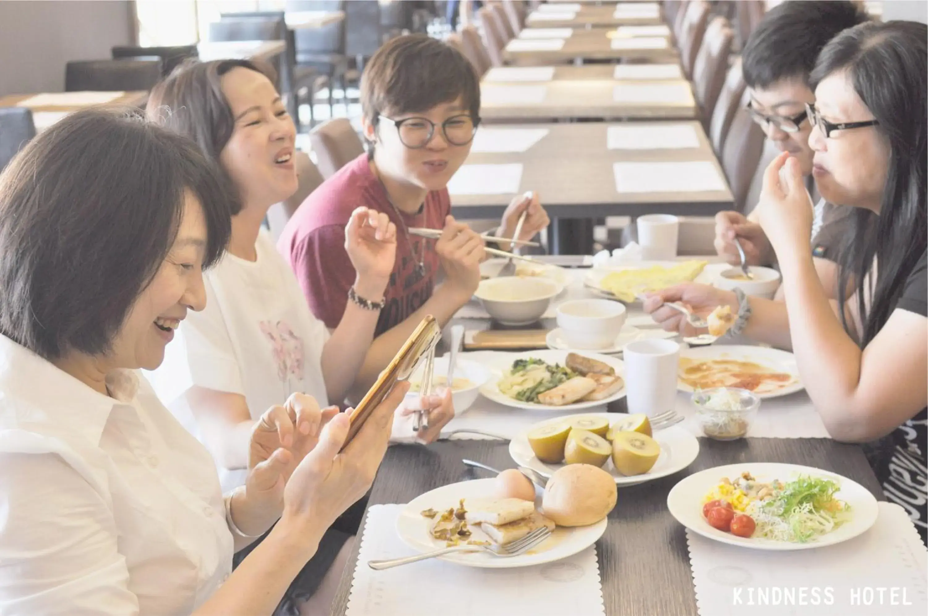 Buffet breakfast in Kindness Hotel Qixian