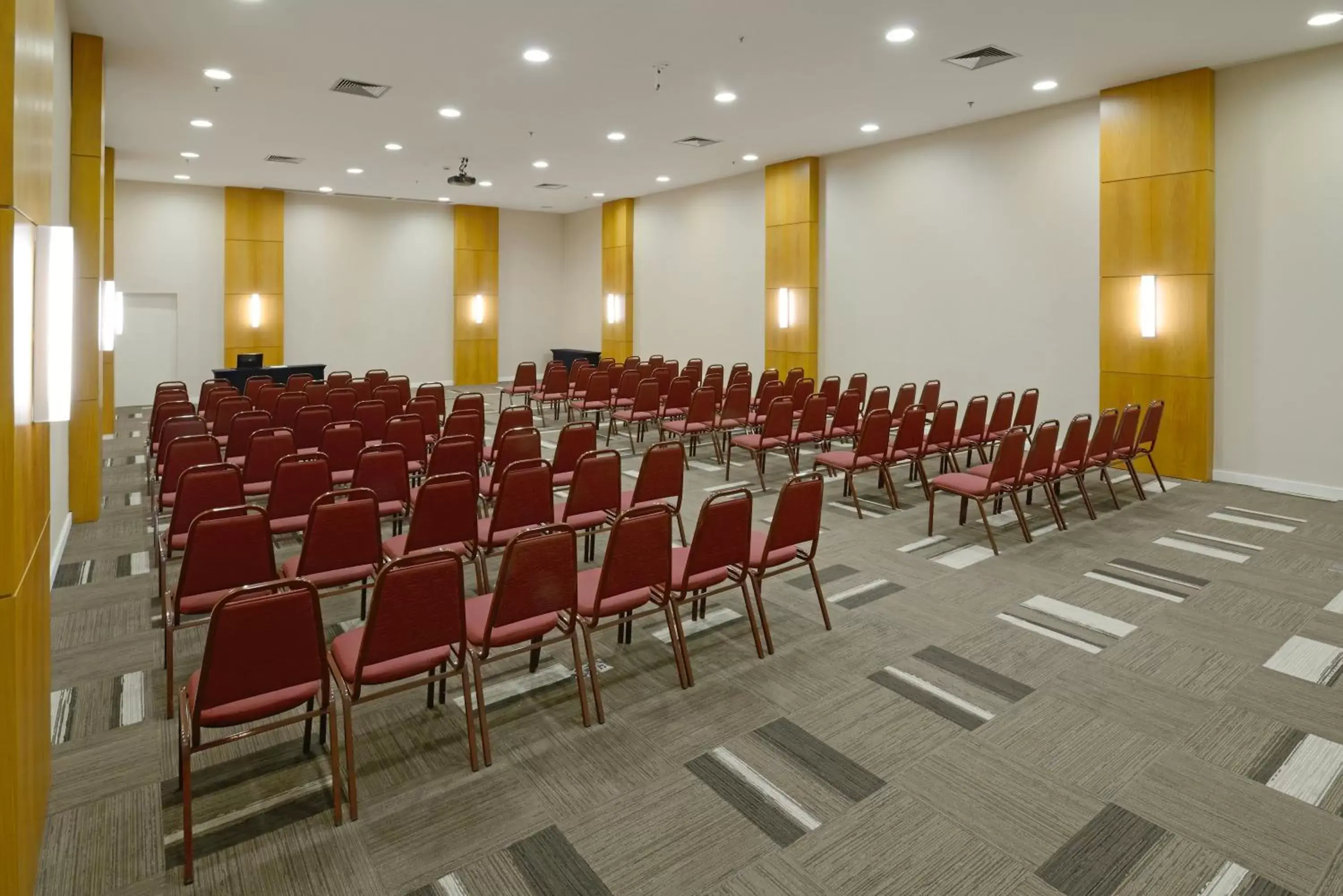 Meeting/conference room, Business Area/Conference Room in Staybridge Suites São Paulo, an IHG Hotel