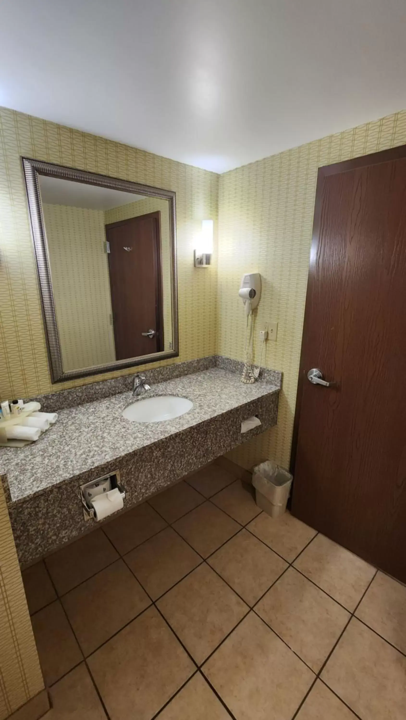 Bathroom in Kittanning Plaza Hotel