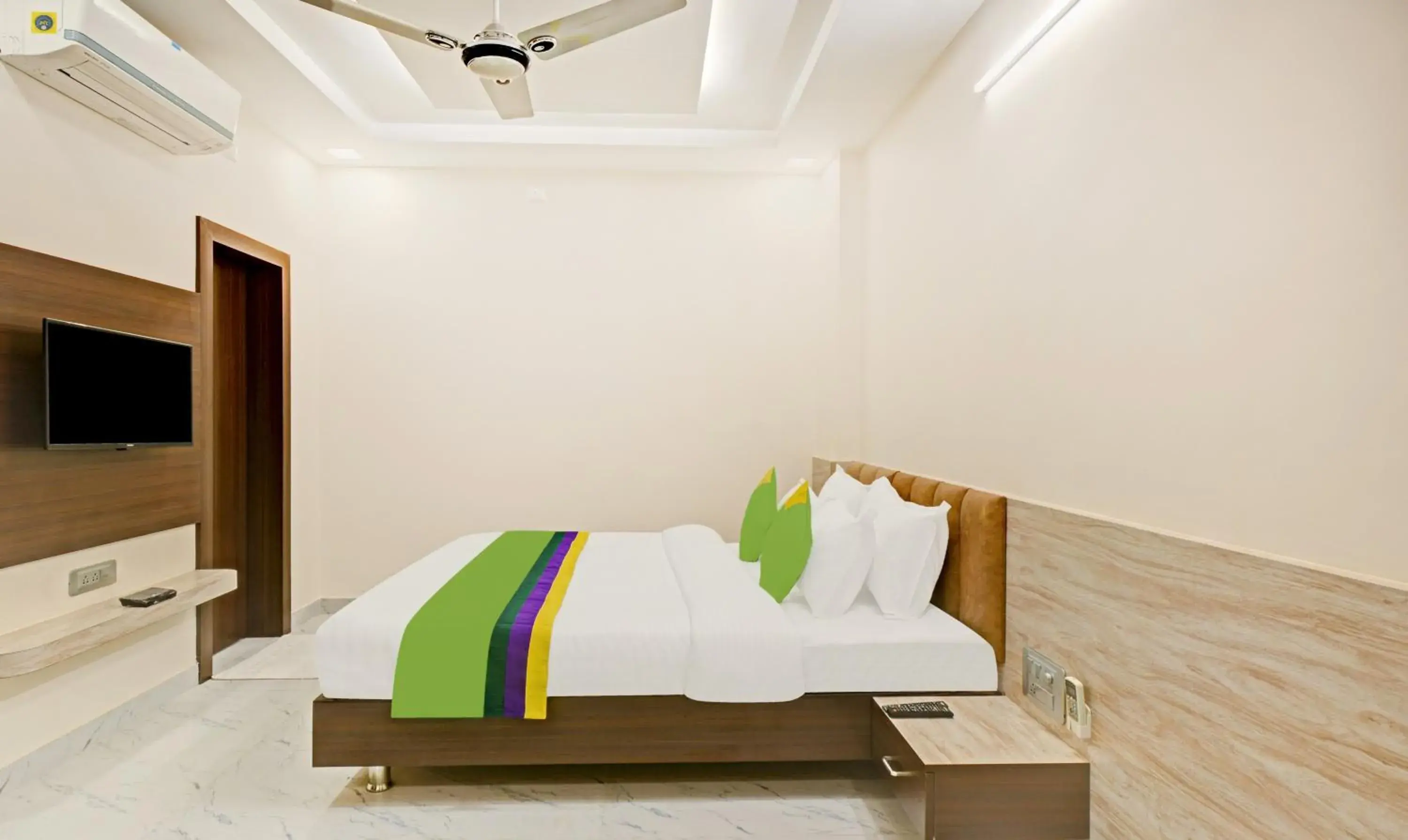 Bedroom, Bed in Treebo Paras Raj Near City Palace Bedroom, Bed in Treebo Paras Raj Near City Palace