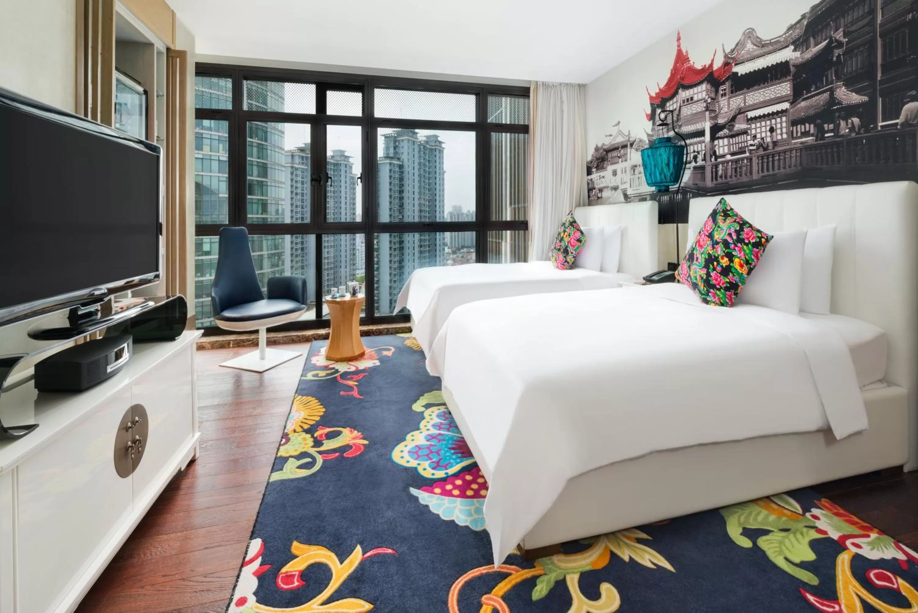 Photo of the whole room, Bed in Hotel Indigo Shanghai On The Bund by IHG
